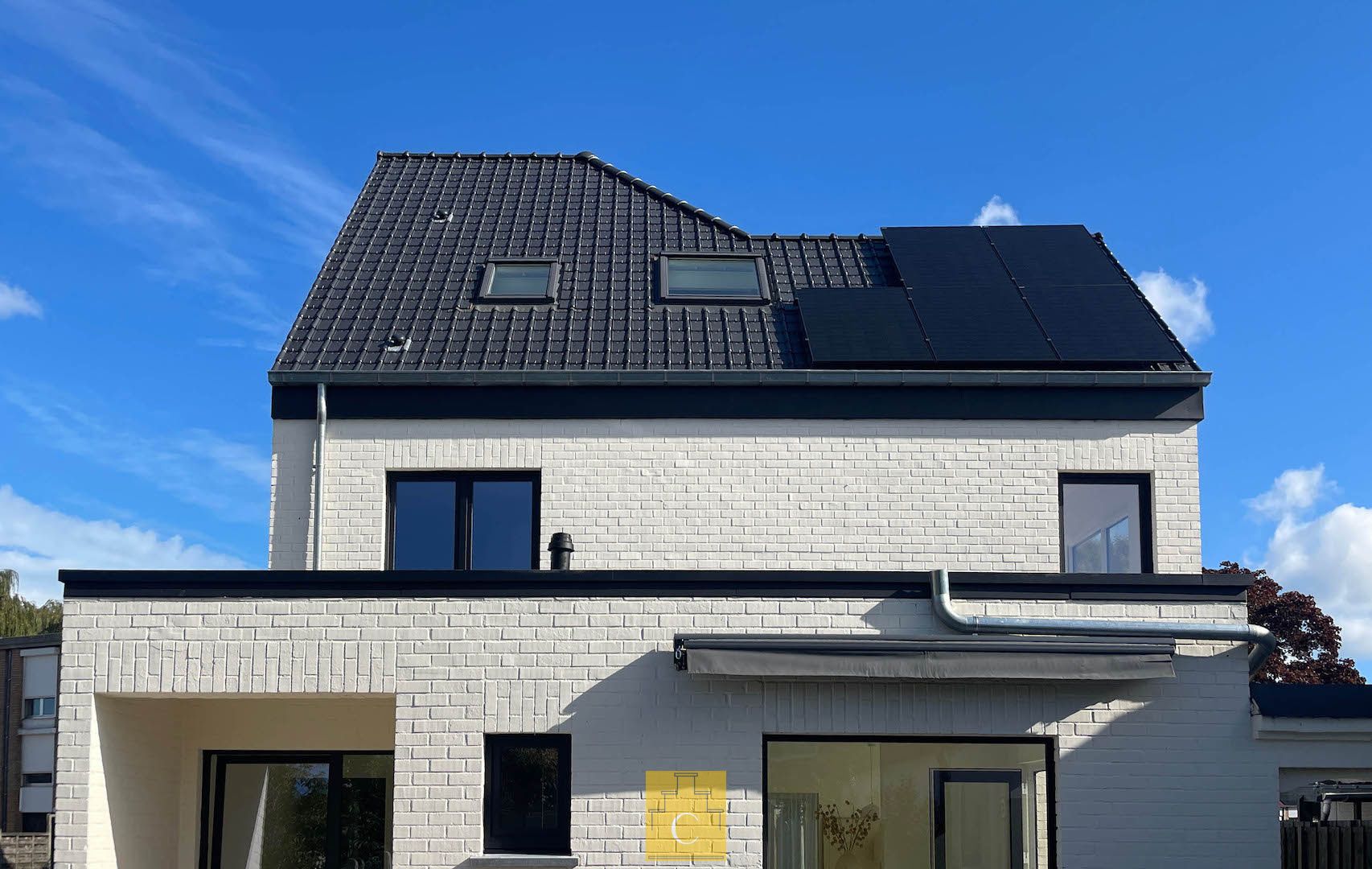Zeer ruime en stijlvolle driegevelvilla met 3 a 4 slaapkamers, ruime garage van bijna 60m2, zonnepanelen en verzorgde tuin foto 29
