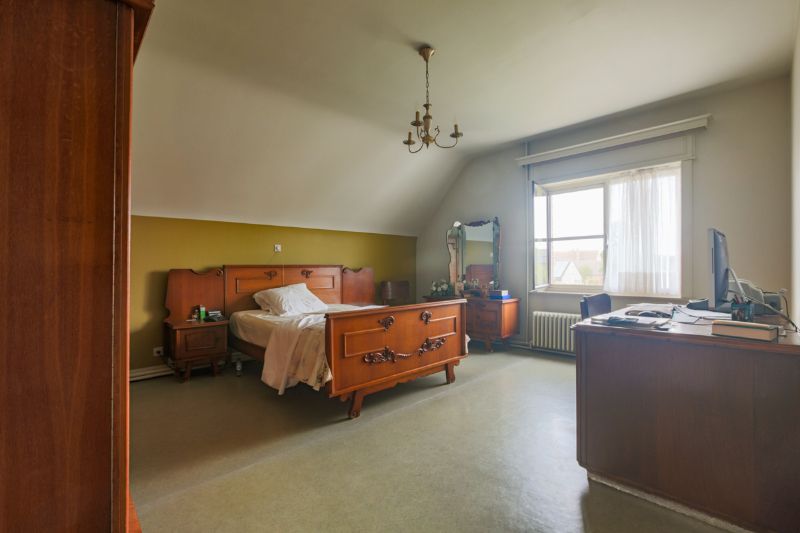 Lichtrijke, te moderniseren woning op 480m² op een steenworp van de Gavers... foto 8