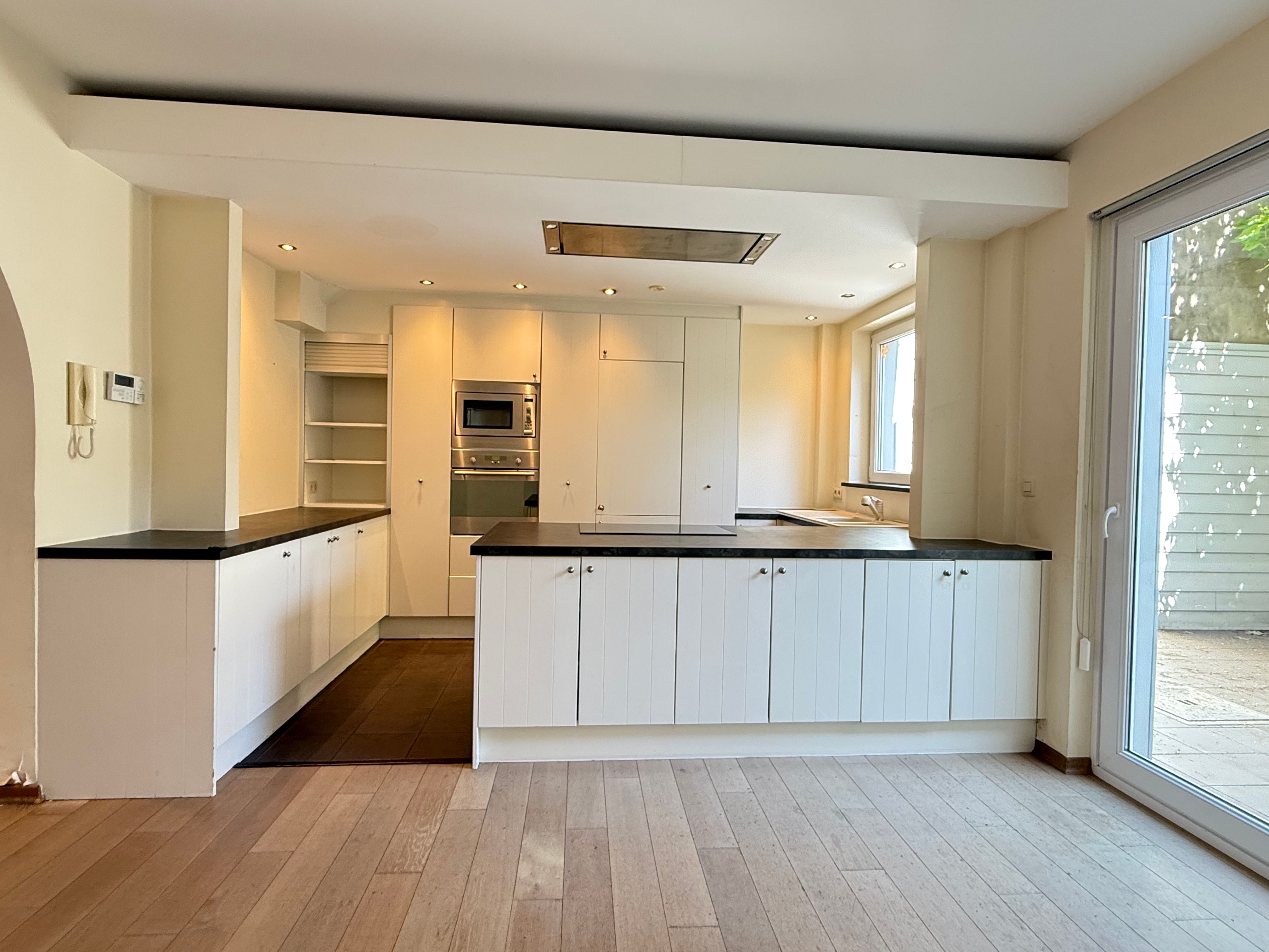Moderne woning met koer foto 5
