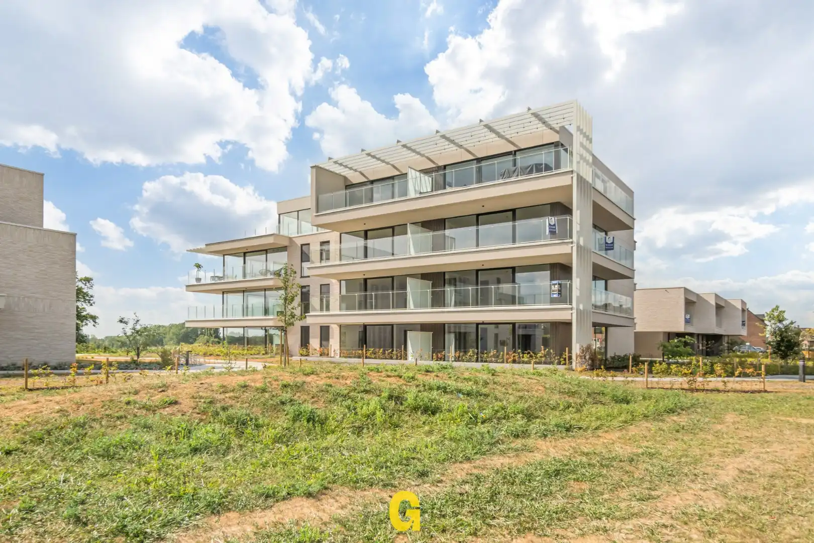 Knap nieuwbouwappartement op de hoogste verdieping in residentie Bella Vista, met twee terrassen en prachtige zichten, inclusief 2 standplaatsen, vlak bij het c foto 5