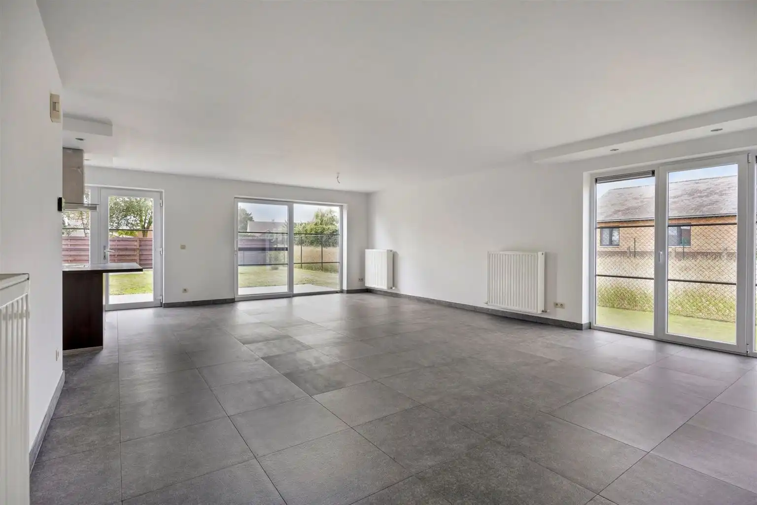 Instapklaar gelijkvloers appartement met 2 slaapkamers, ruime tuin en parkeergelegenheid op een rustige toplocatie in Opitter.  foto 2