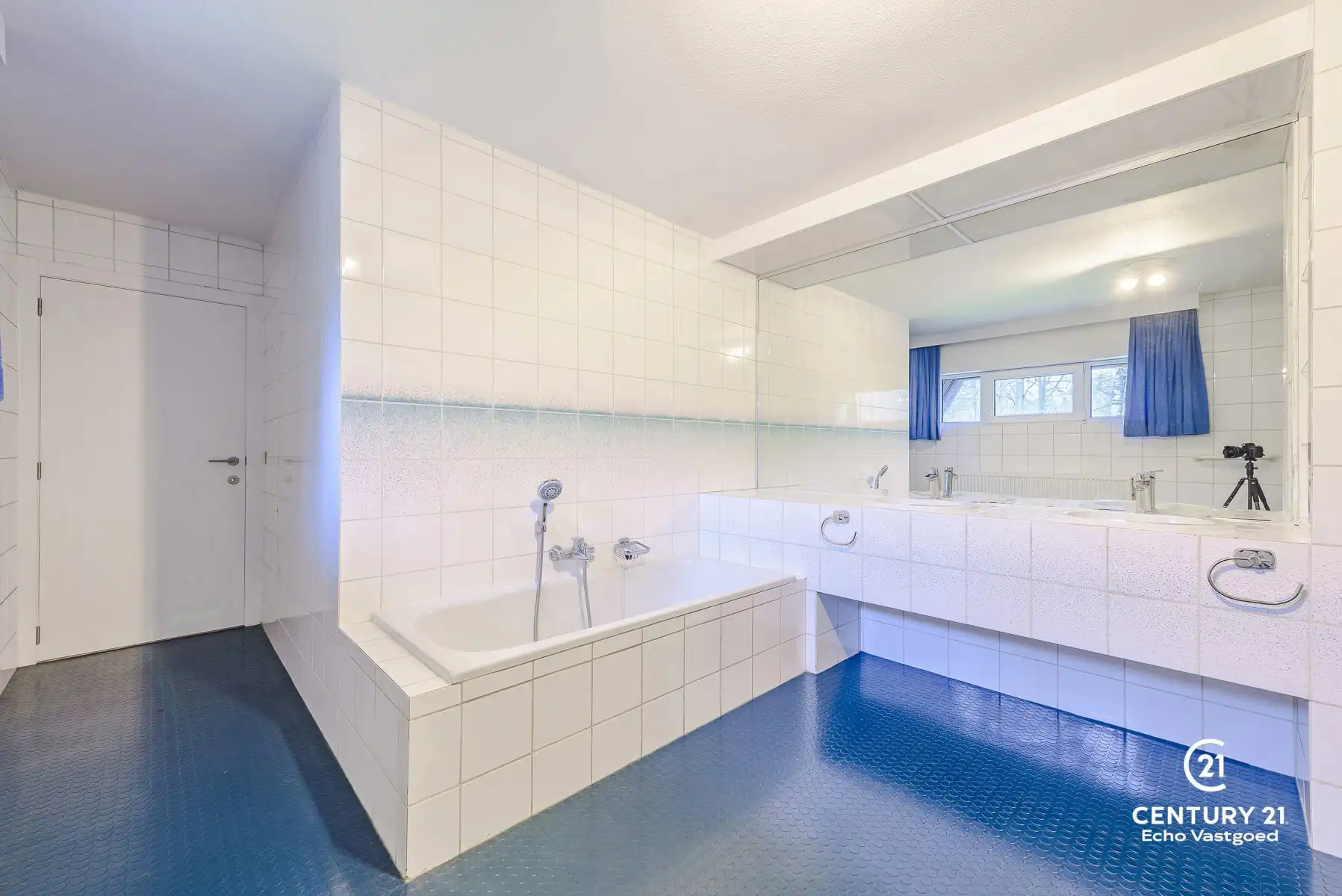 Ruime villa op zonnig perceel v. 2789m² in villawijk De Lint foto 14