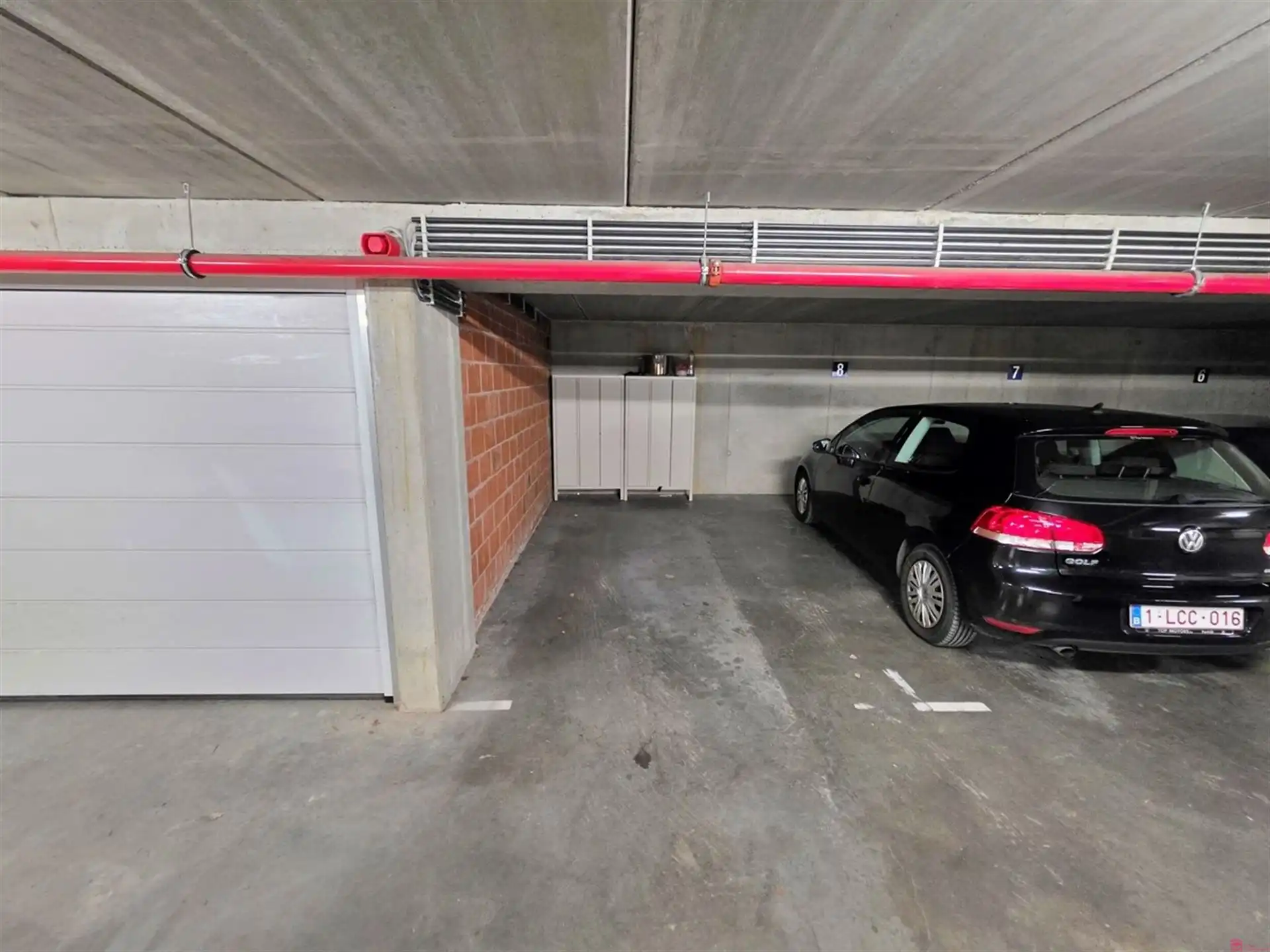 Gelijkvloers appartement met autostaanplaats foto 12