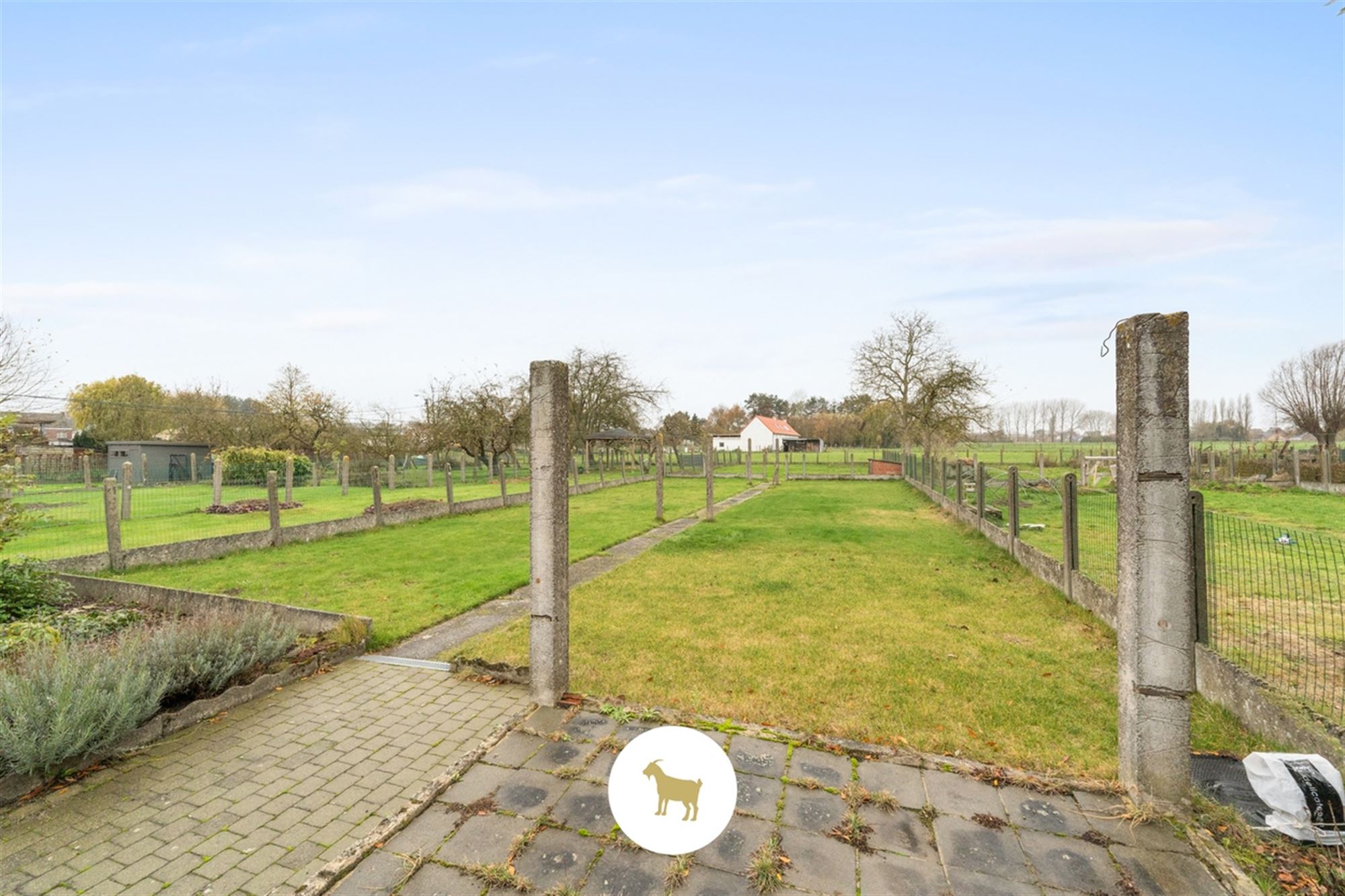 Te renoveren HALFOPEN WONING met 3 SLAAPKAMERS en GARAGE op een ruim PERCEEL GROND van 843m² foto 22