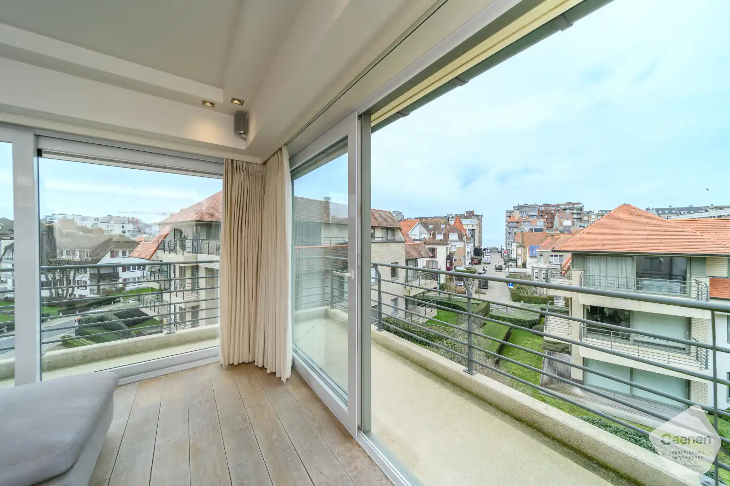 Prachtig ruim zongericht hoekappartement met 2 slaapkamers en zeezicht foto 2