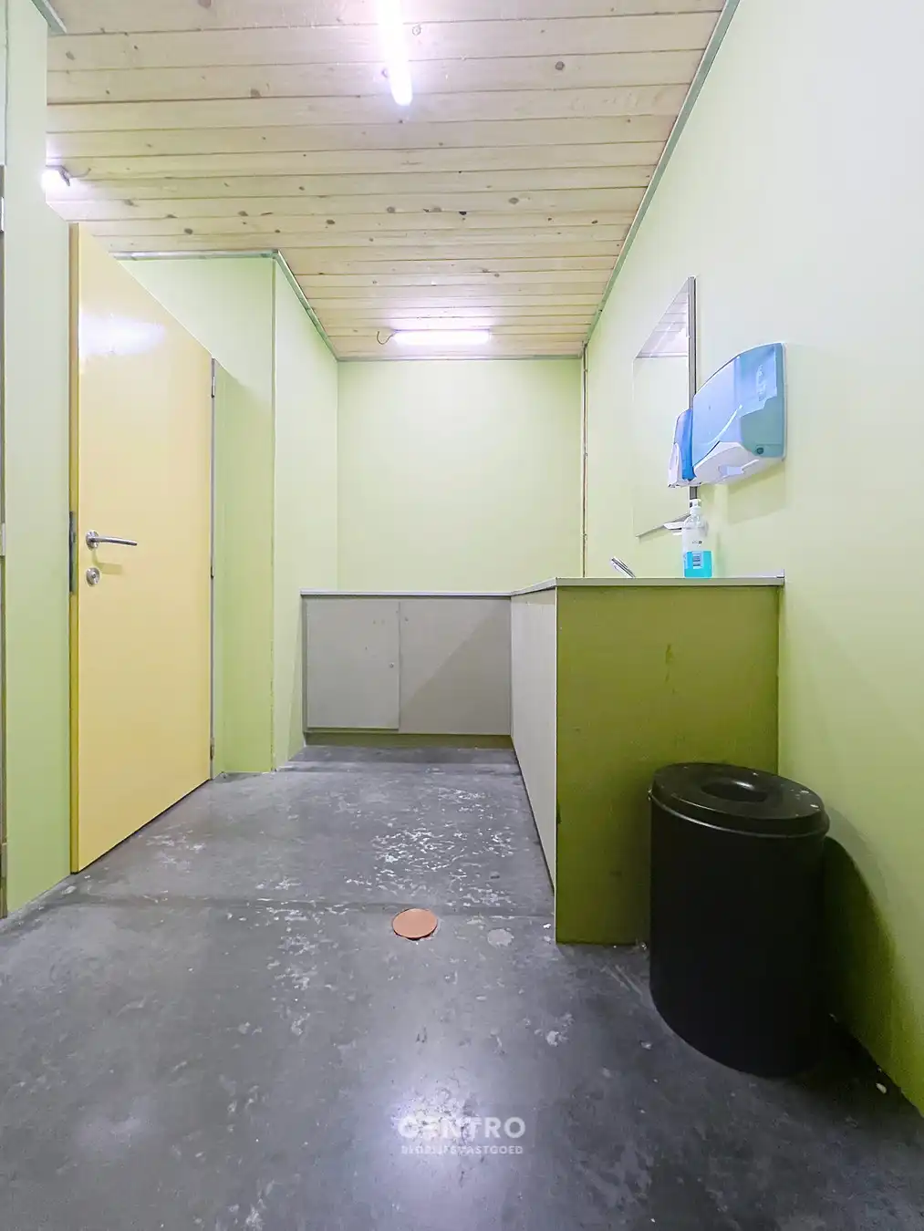 Multifunctioneel bedrijfspand (binnenrecreatie, toonzaal, winkel, opslag,...) van 782m² met 40 parkeerplaatsen op eigen terrein te Bavikhove (Harelbeke). foto 25