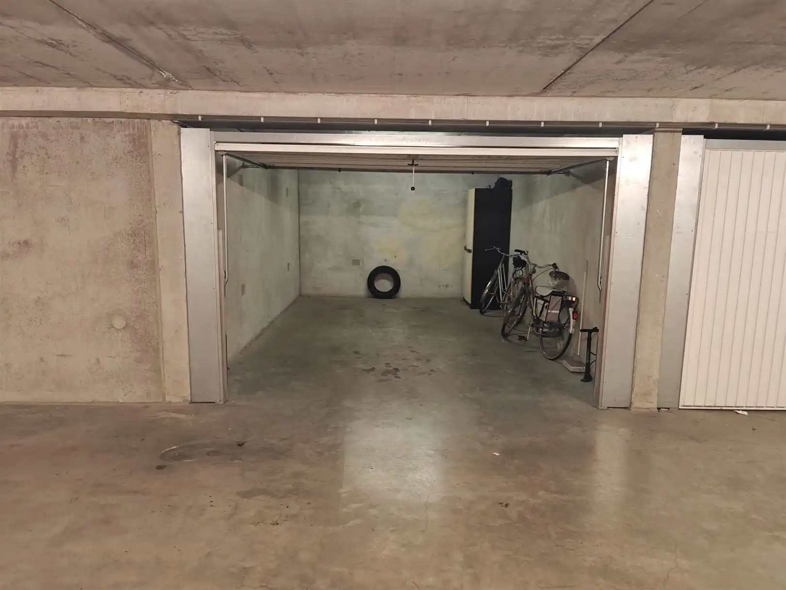 garage foto {{pictureIndex}}