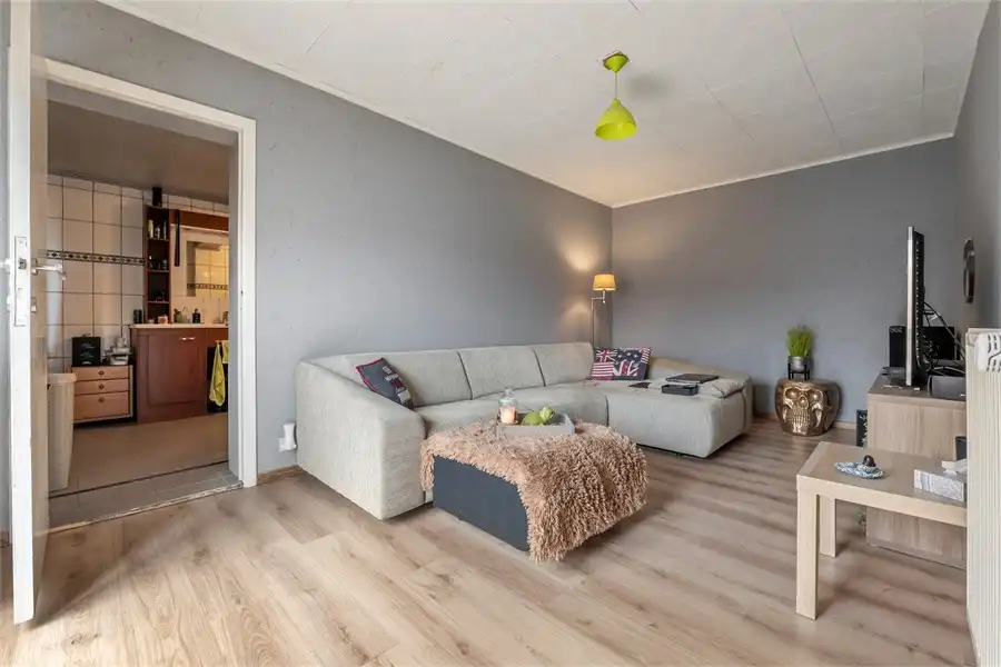 RUIM HANDELSPAND MET WOONST IN SINT-TRUIDEN foto 19