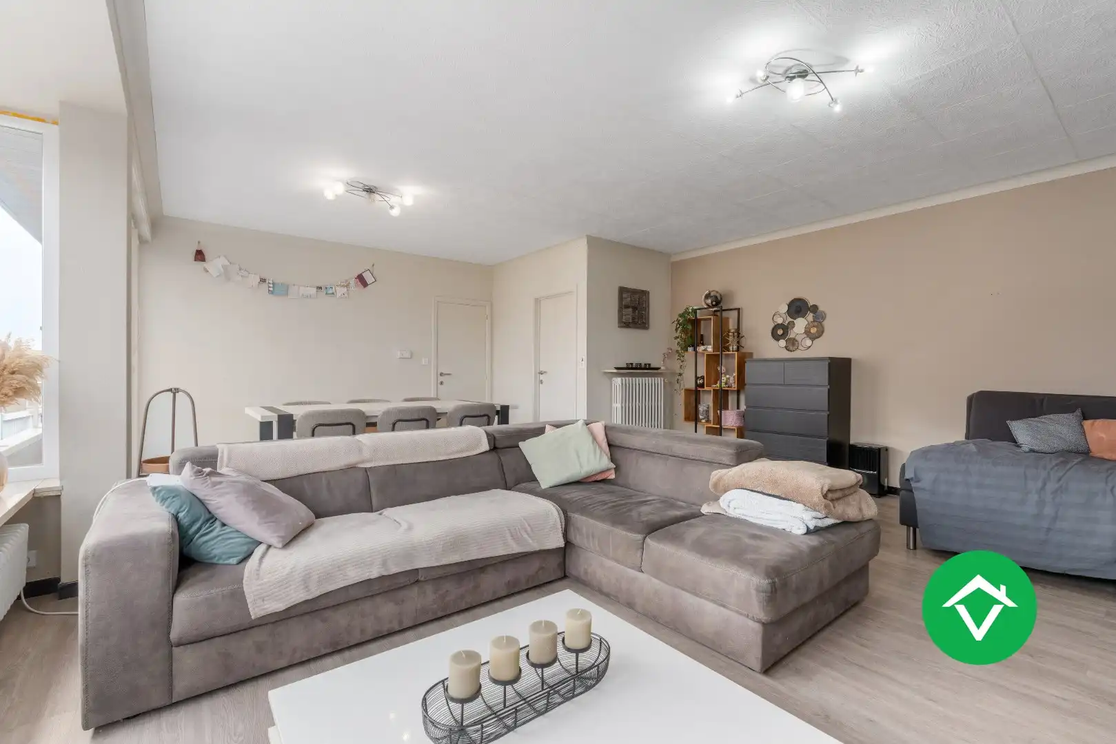 Appartement met 2 slaapkamers en groot terras  in centrum Aartrijke foto 2