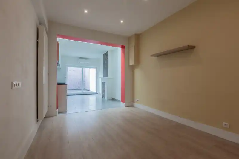 Instapklare, centraal gelegen woning met 3 slaapkamers en gezellig tuinterras (elektriciteit GOEDGEKEURD, EPC- label B, zonneboiler, airco...)... foto 5