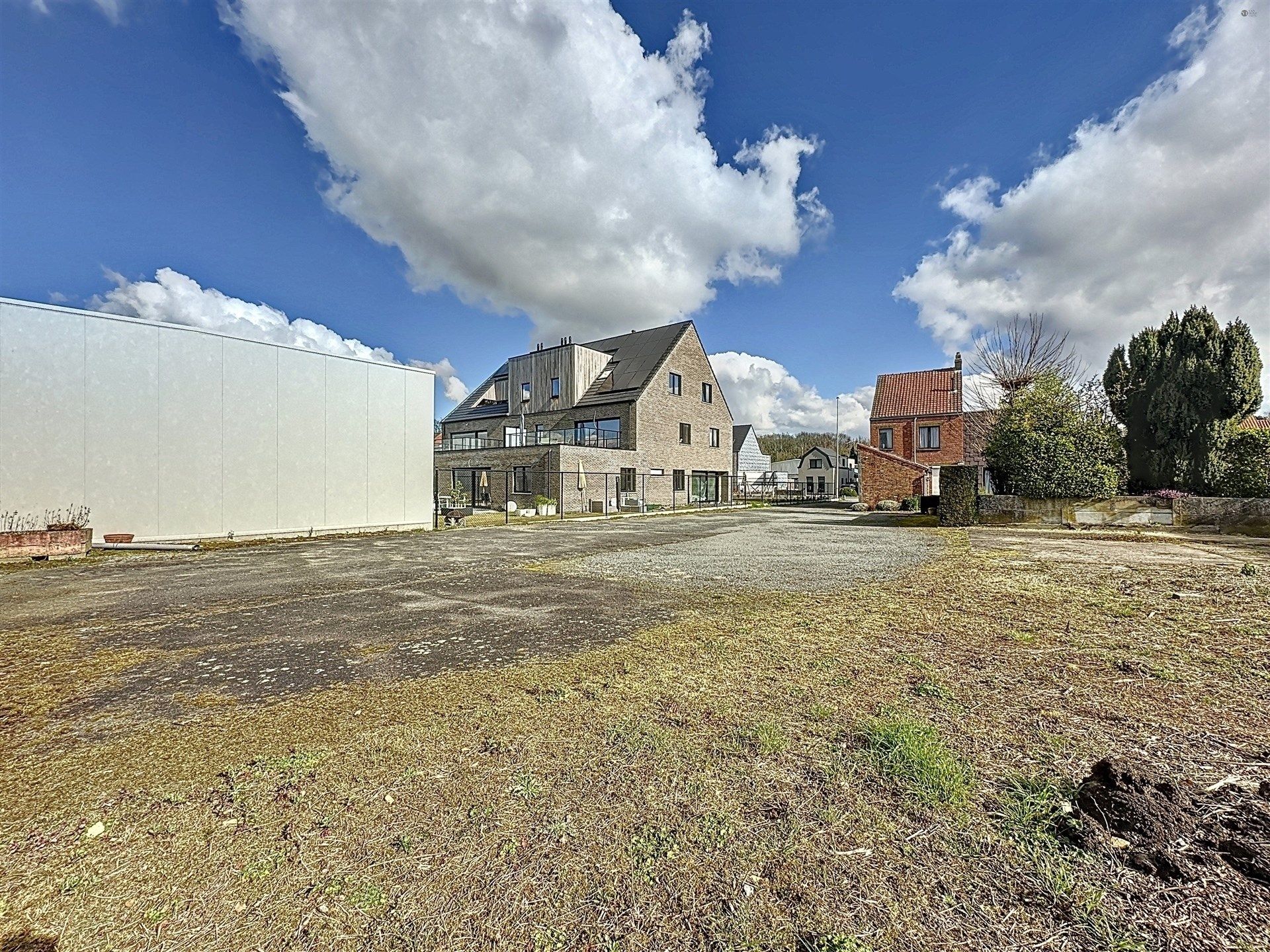 te renoveren woning met magazijn (220m²) op perceel van 1340m² foto 24