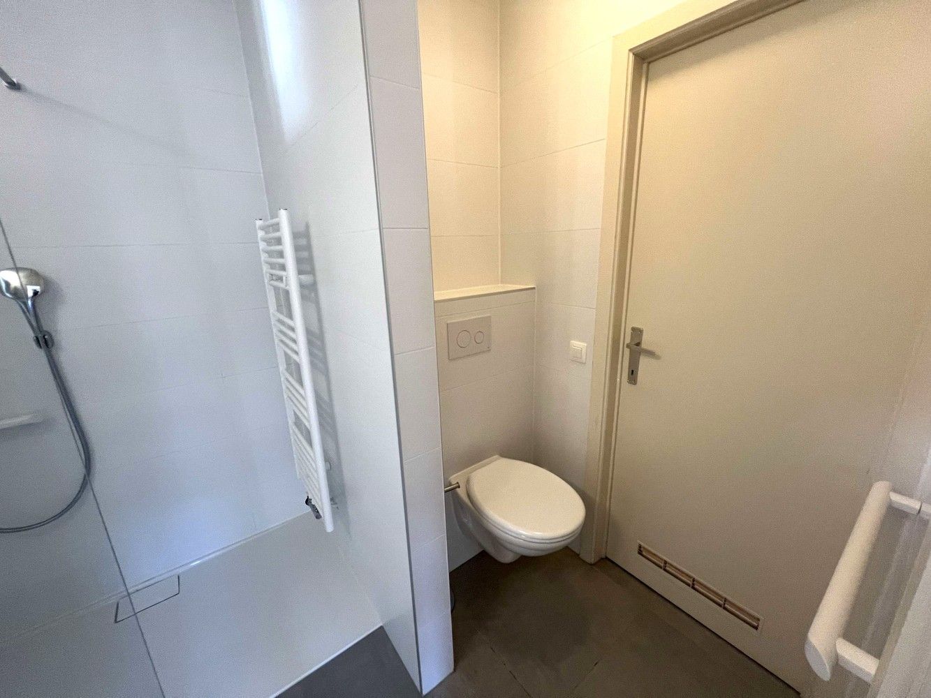 Instapklare, gerenoveerde serviceflat in een rustige en groene omgeving foto 9