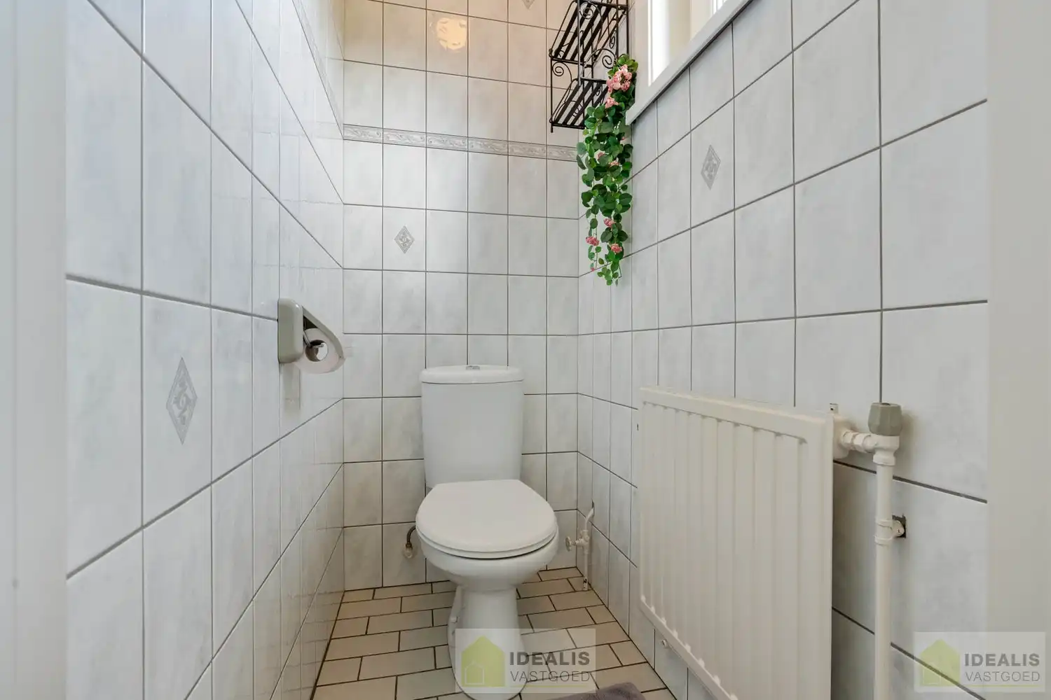 IDEALIS VASTGOED – PERFECT ONDERHOUDEN EN INSTAPKLARE GEZINSWONING MET 4 SLAAPKAMERS, 2 BADKAMERS EN EEN MOOIE WOONOPPERVLAKTE VAN +- 185M² OP EEN AANGENAAM EN RUSTIG GELEGEN PERCEEL VAN 6A 80CA OP GEGEERDE LOCATIE IN ACHEL! foto 12