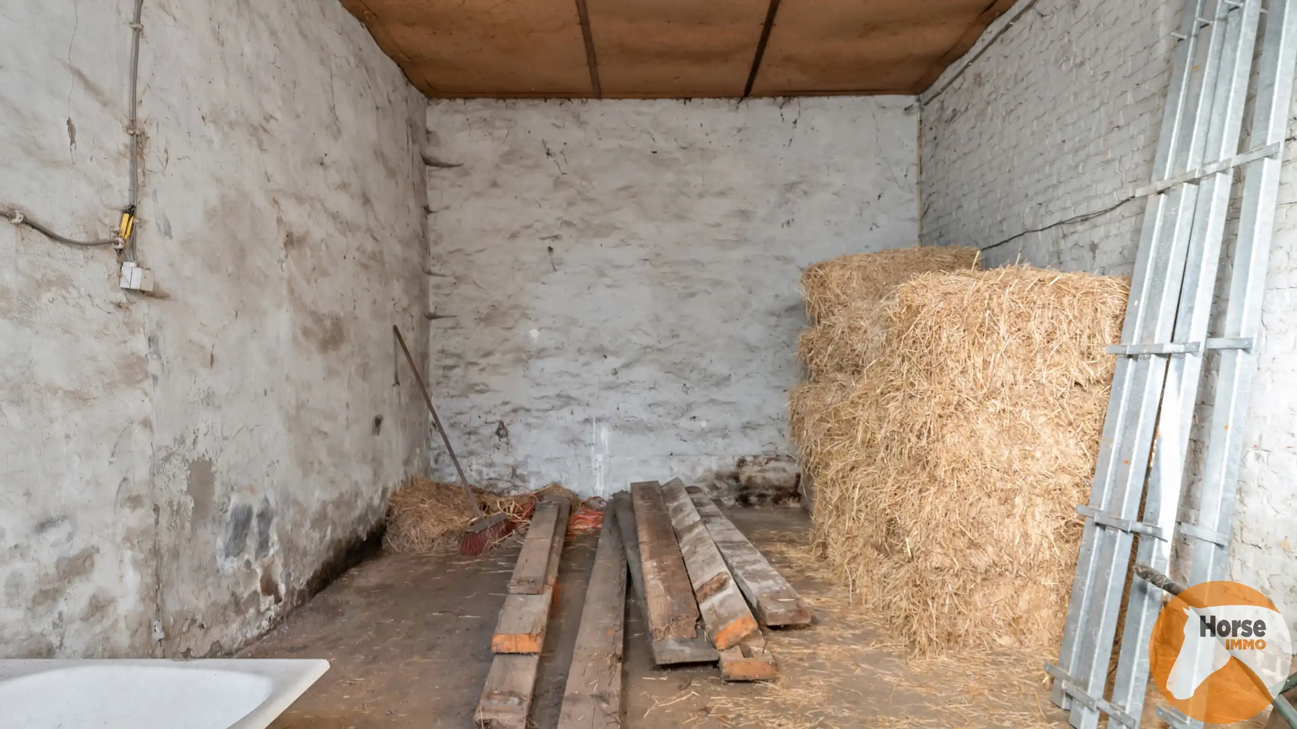 BAMBRUGGE – Landelijke woning met weide en schuur  foto 17