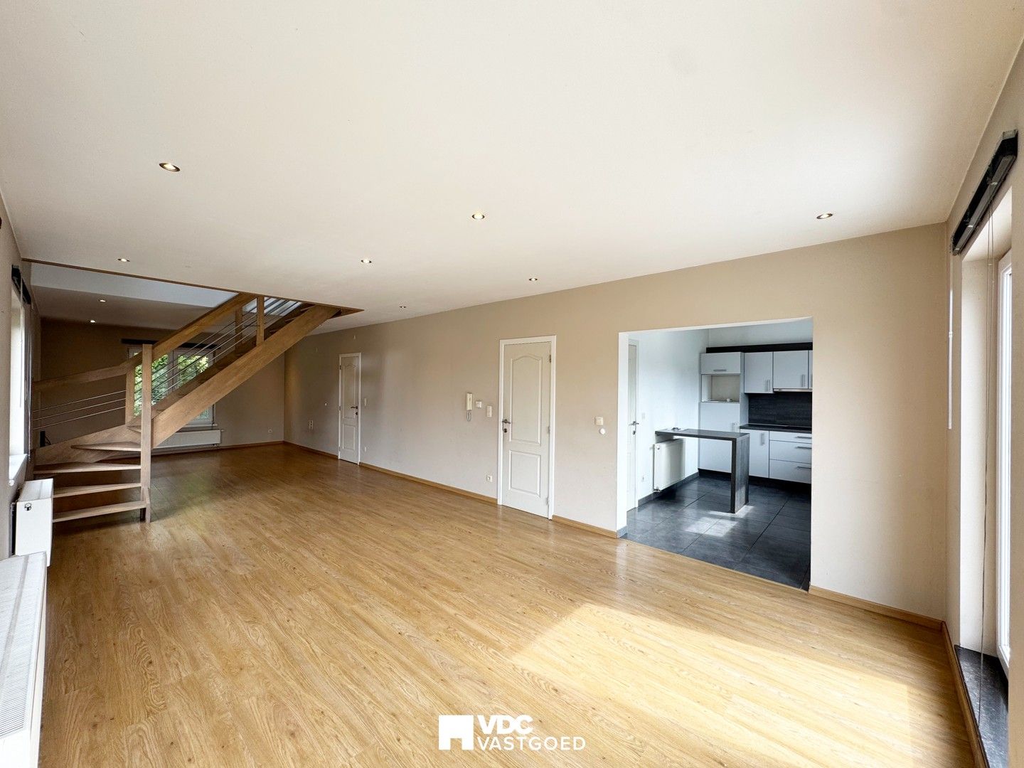 Zeer mooi en ruim duplex-appartement met 4 slaapkamers en groot terras in groene omgeving foto 3
