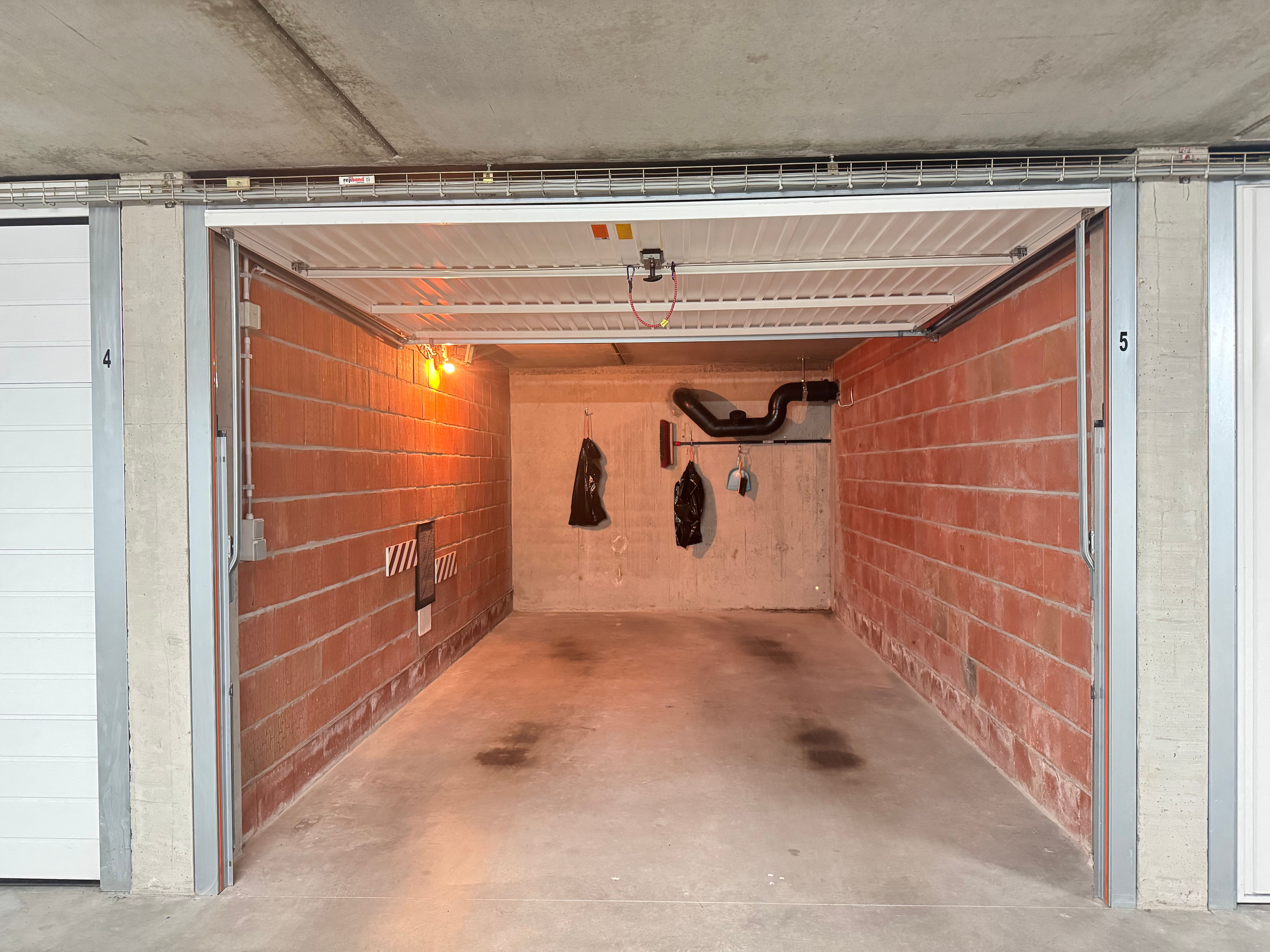 Garagebox vlakbij Jachthaven foto 2