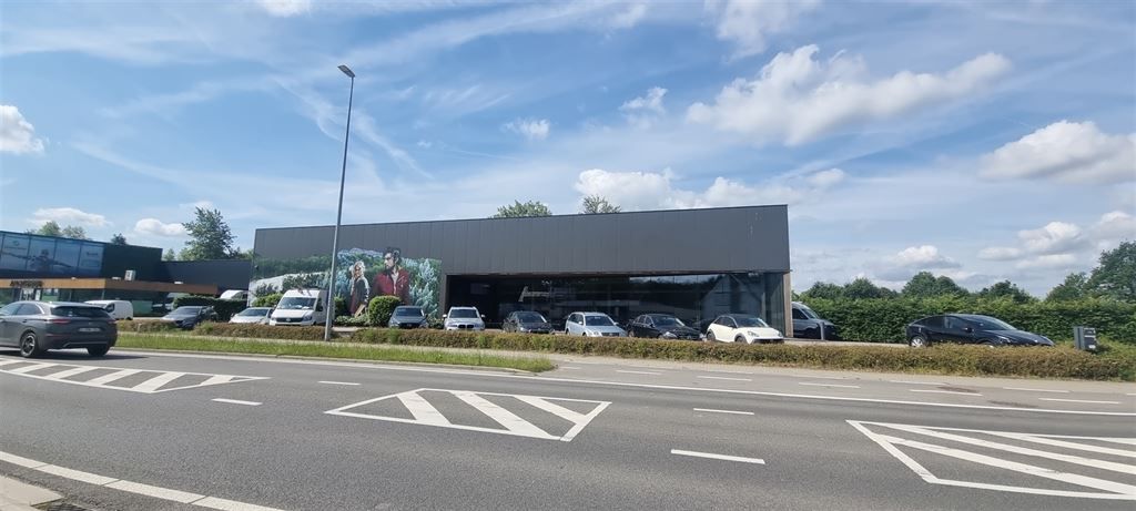 Uitstekend gelegen winkel (825 m²) - recent gebouw foto 1