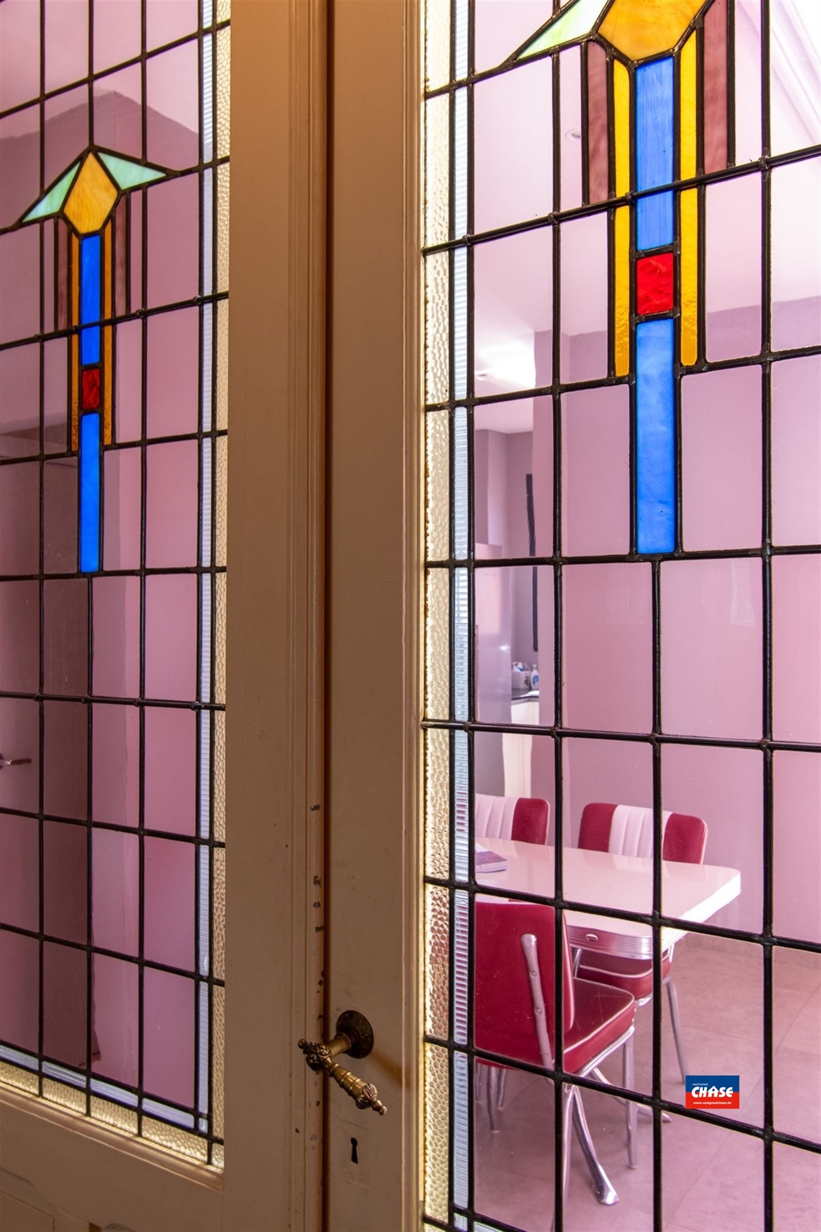 Karaktervolle burgerwoning met 4 ruime slaapkamers en stadstuin foto 6