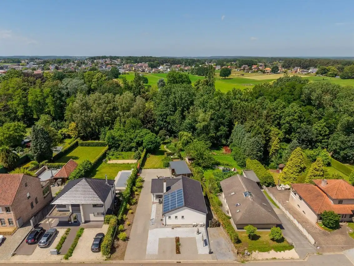 Grote tuin, zee aan ruimte en tot 5 slaapkamers foto 4
