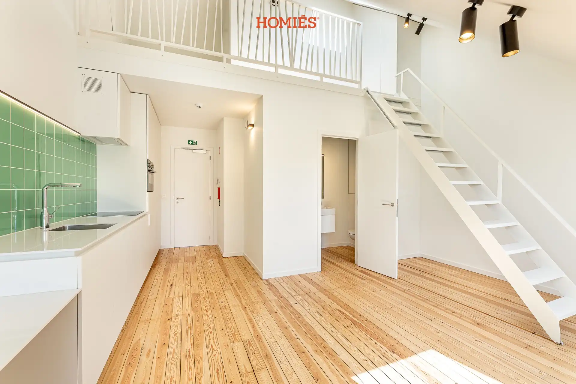 Gerenoveerde studio met mezzanine in centrum Leuven foto {{pictureIndex}}