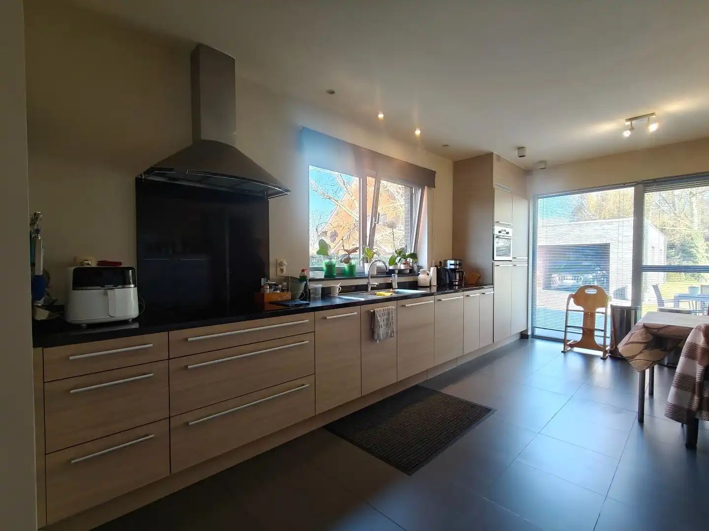 Ruime halfopen bebouwing met garage en 3 slaapkamers in Sint-Niklaas foto 4