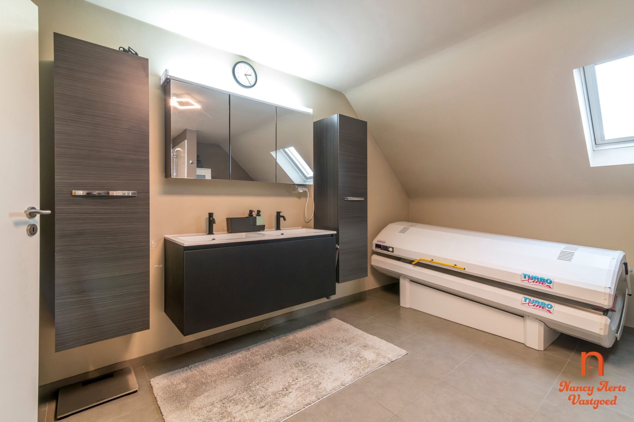 Lichtrijk duplexappartement met ruim terras en eigen ingang foto 33