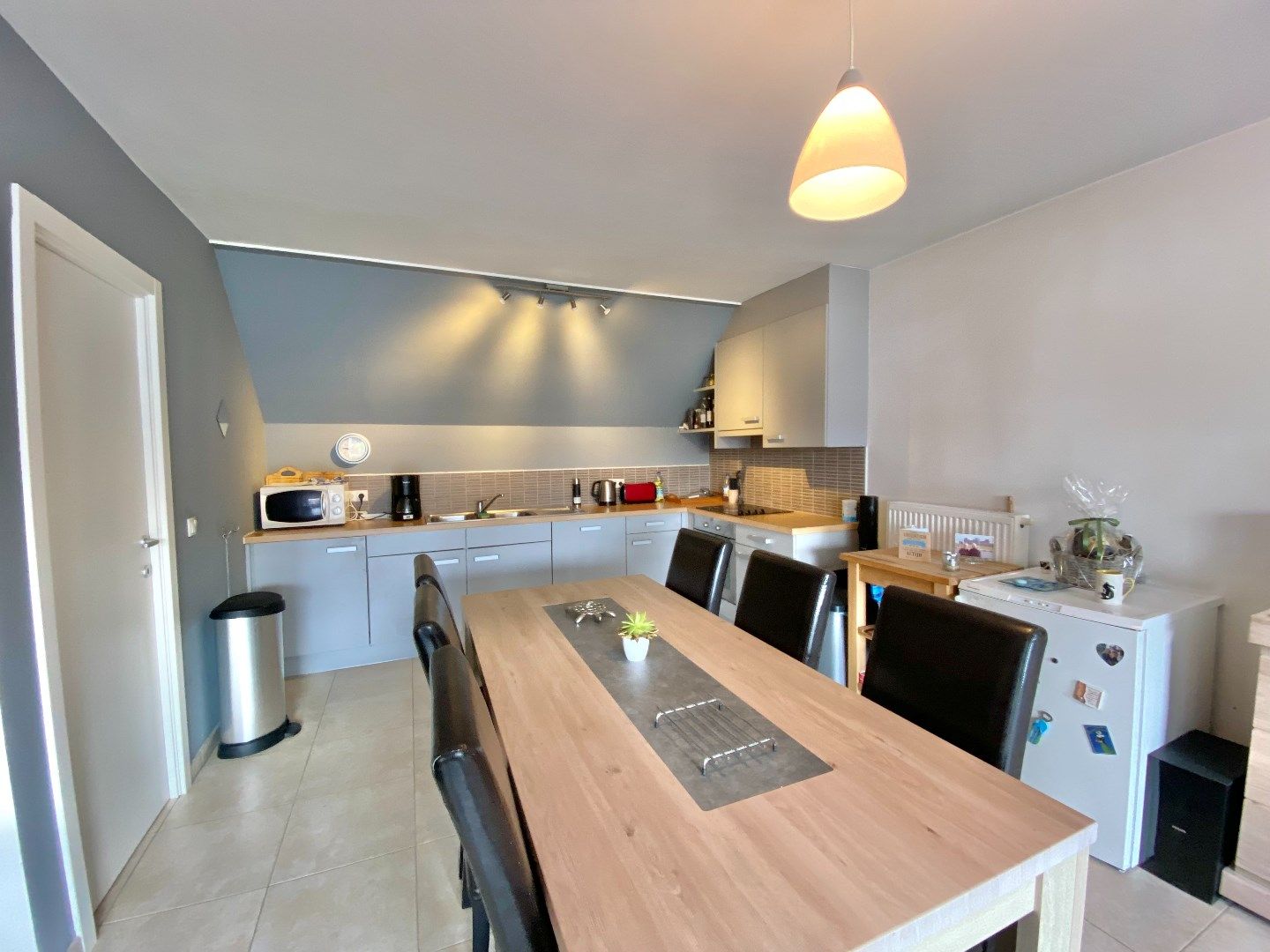 DUPLEX APPARTEMENT MET 2 SLPKS, TERRAS, AUTOSTANDPLAATS EN KELDERBERGING foto 5