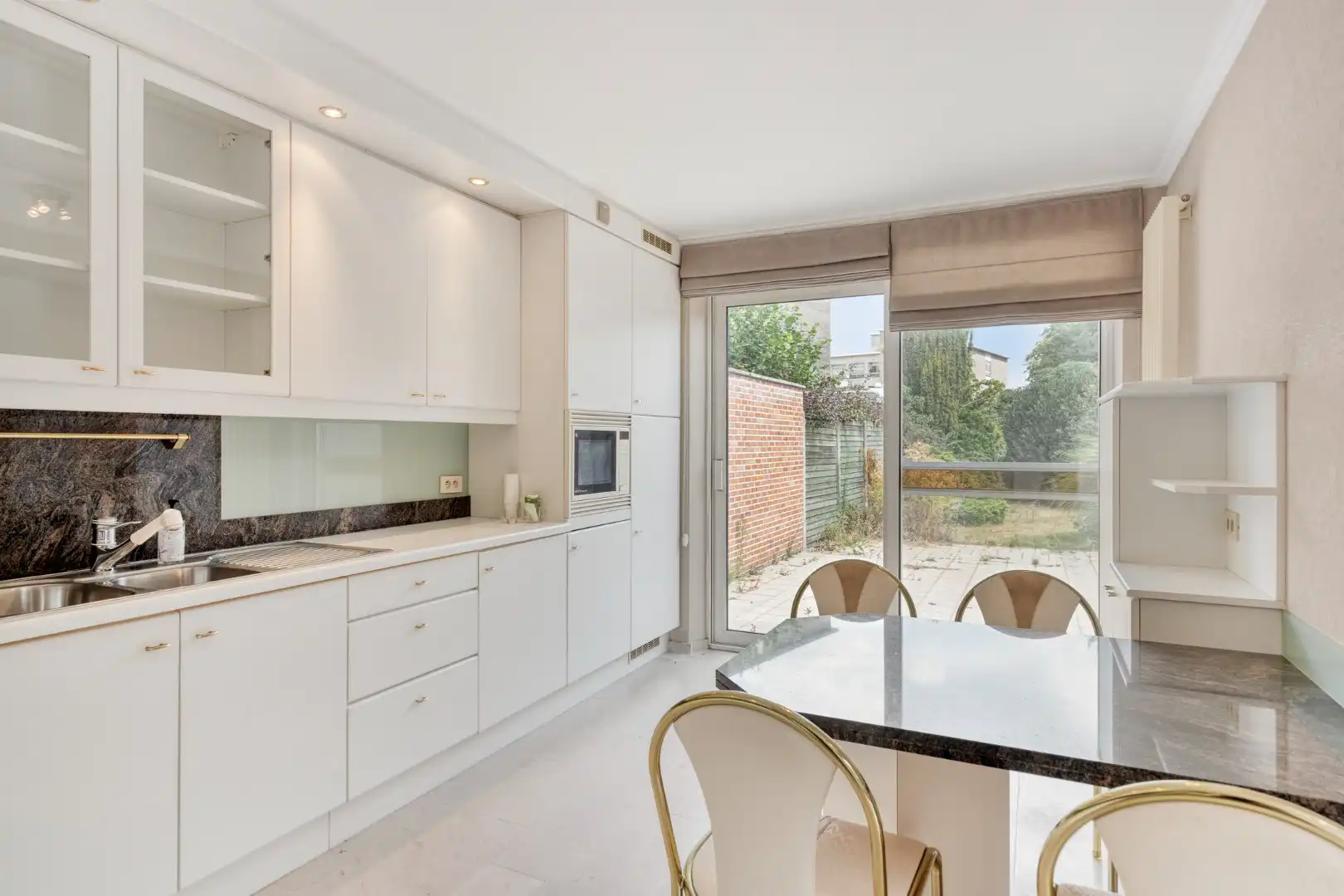 Instapklare woning met 3 SLPKS nabij het centrum van Mol !  foto 8