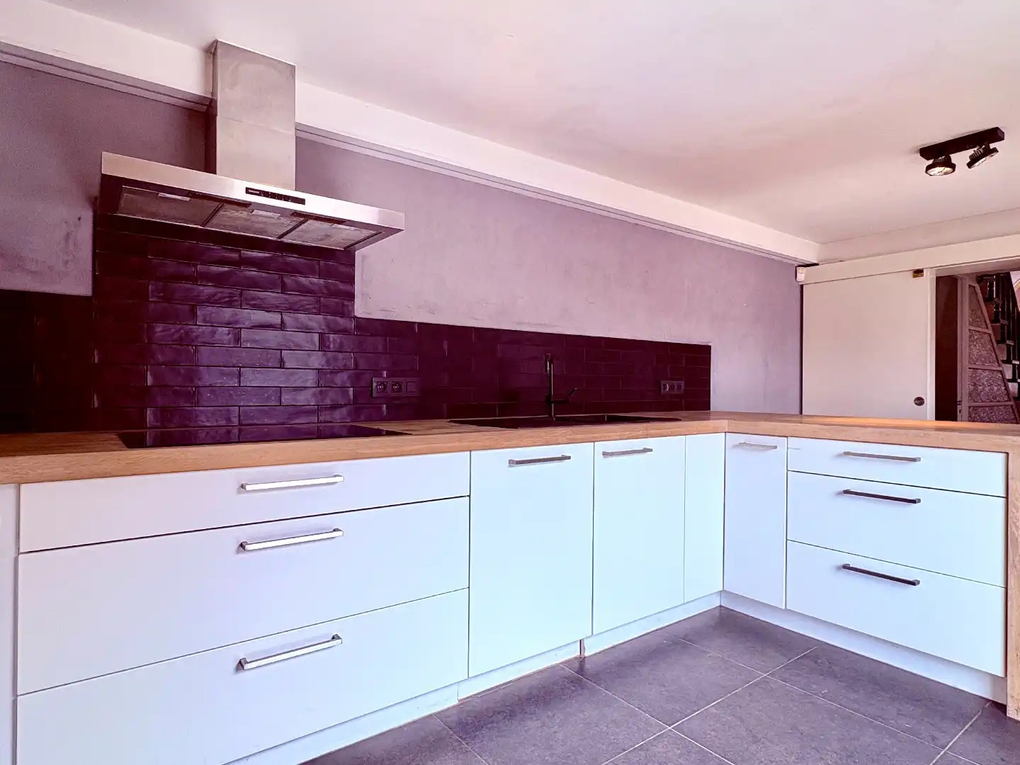 Herenwoning in Bissegem met 4 slaapkamers en 2 badkamers met grote tuin foto 8