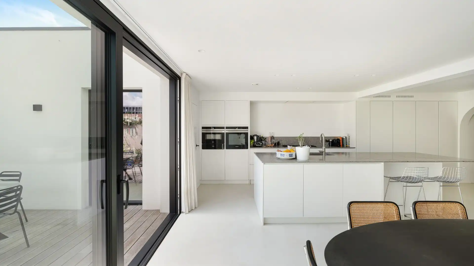 Prachtig gerenoveerd huis met garage en tuin te Knokke foto 4