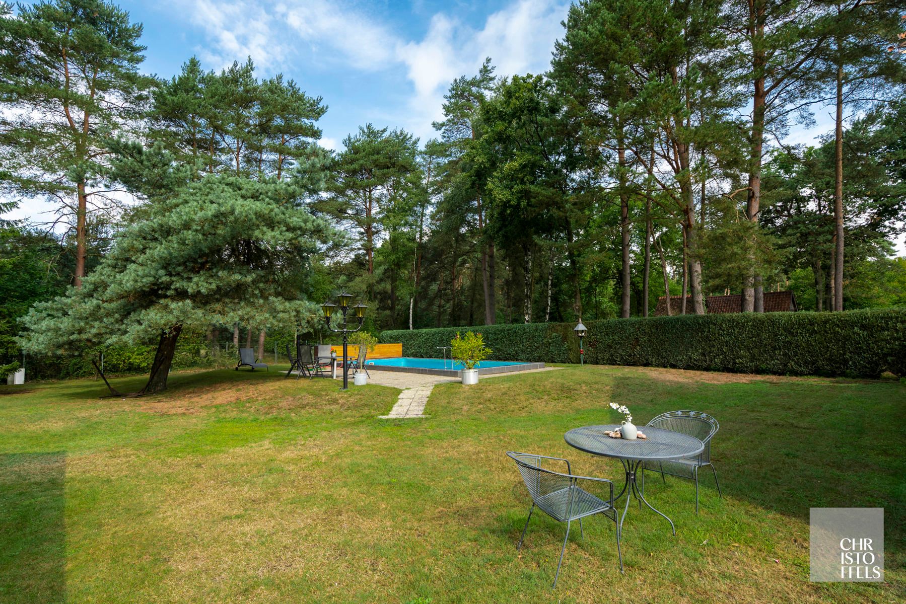 Landhuis met zwembad (243m²) in bosrijke omgeving te Maasmechelen! foto 12
