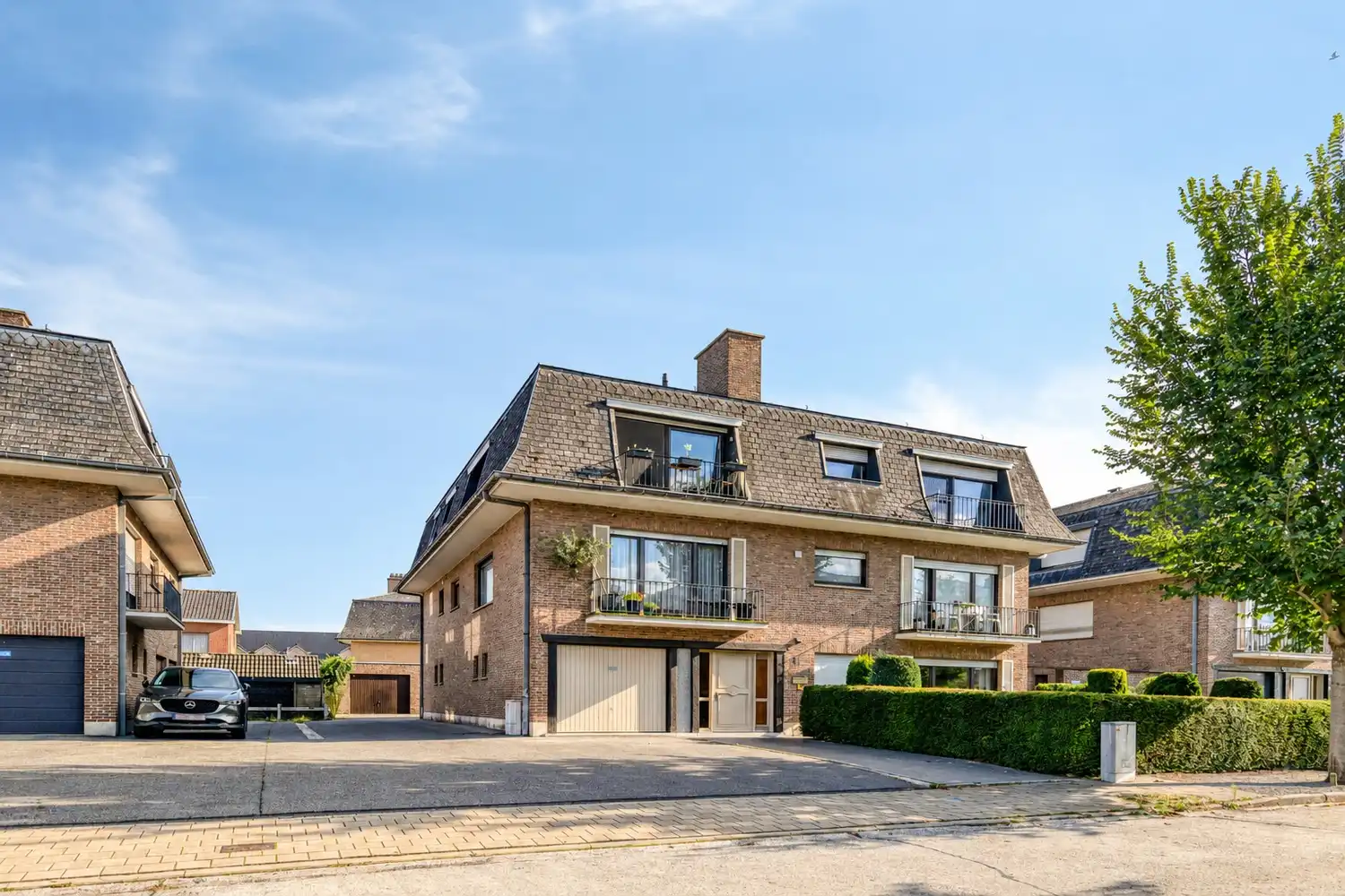 INSTAPKLAAR APPARTEMENT MET GARAGE foto {{pictureIndex}}