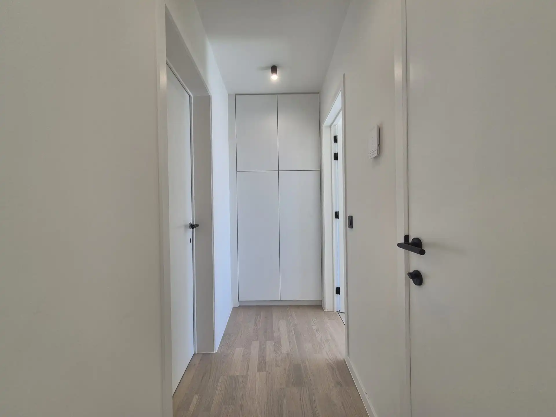 Ruime en luxueus afgewerkte duplex met 4 slaapkamers, terras en tuin. foto 26