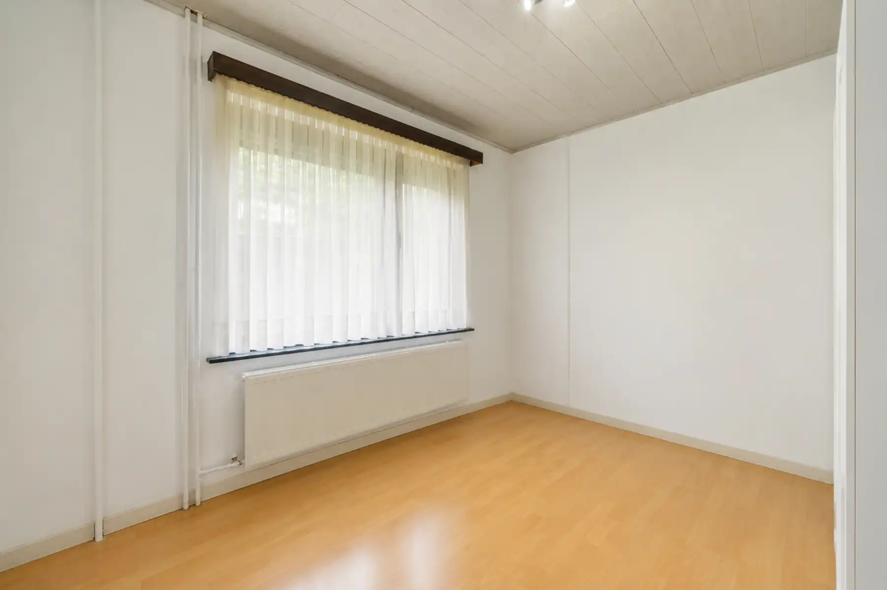 Charmante gelijkvloerse woning met 3 slaapkamers, garage en zonnige tuin. foto 20