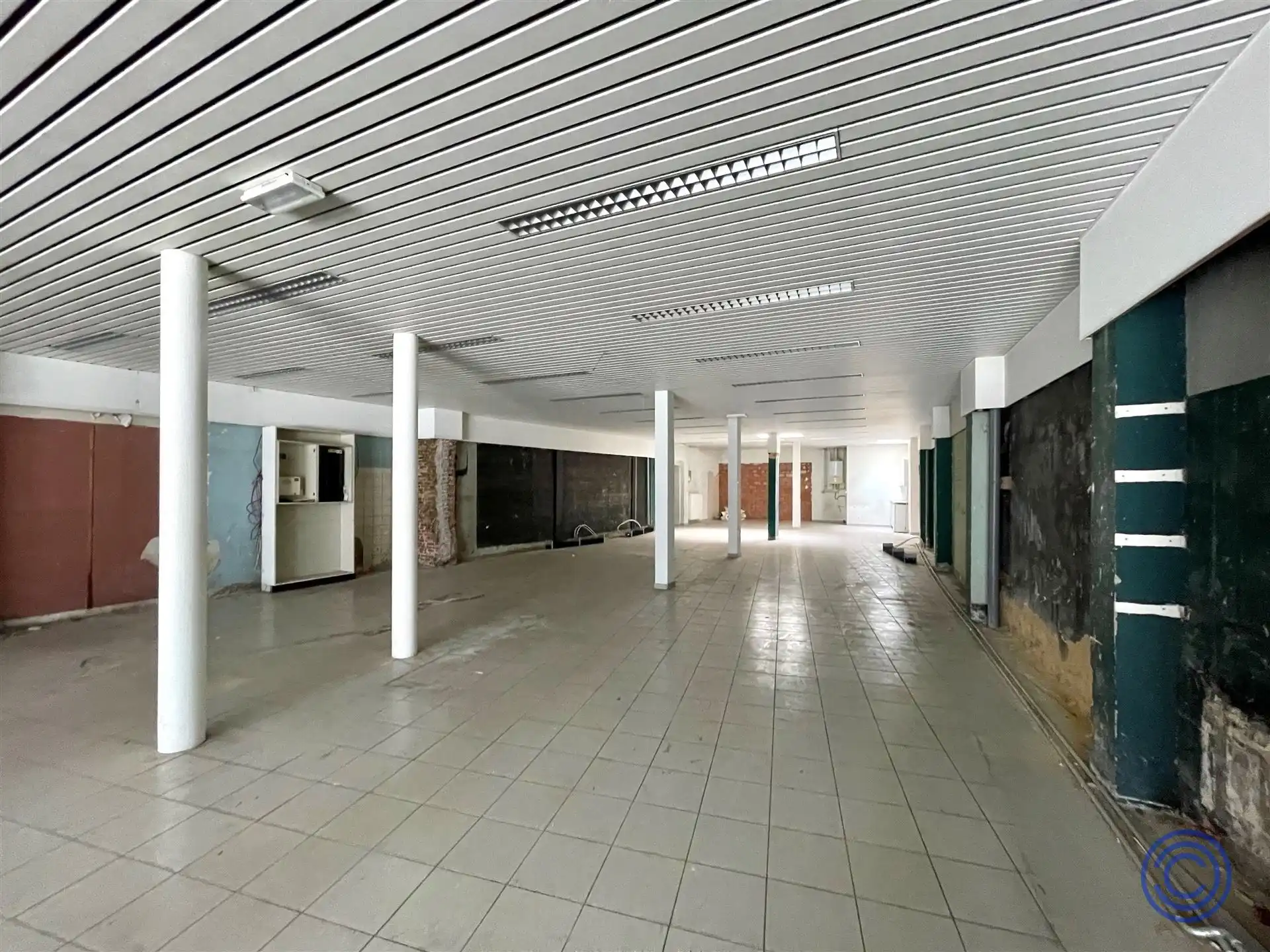 Ruim winkelpand ca. 240m² in het centrum van Kontich! foto {{pictureIndex}}