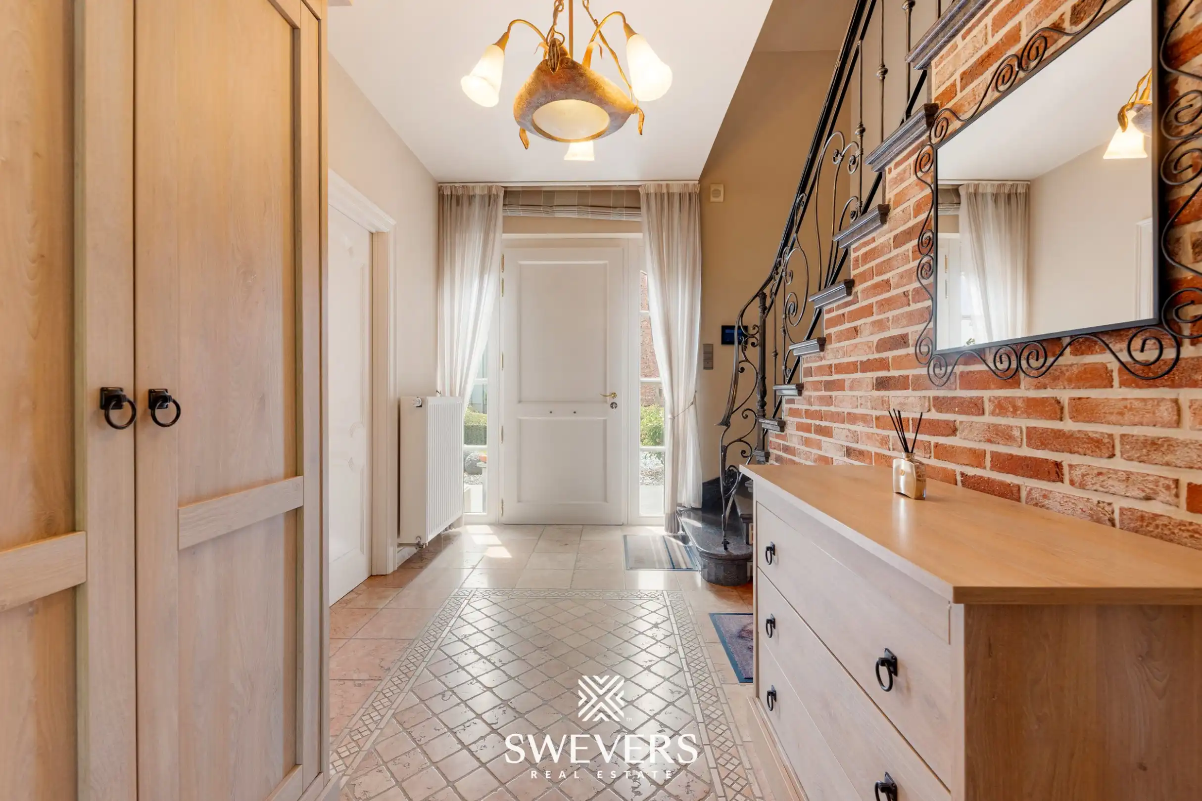 Ruime en instapklare villa met 5 slaapkamers op een perceel van 22a 96ca foto 20