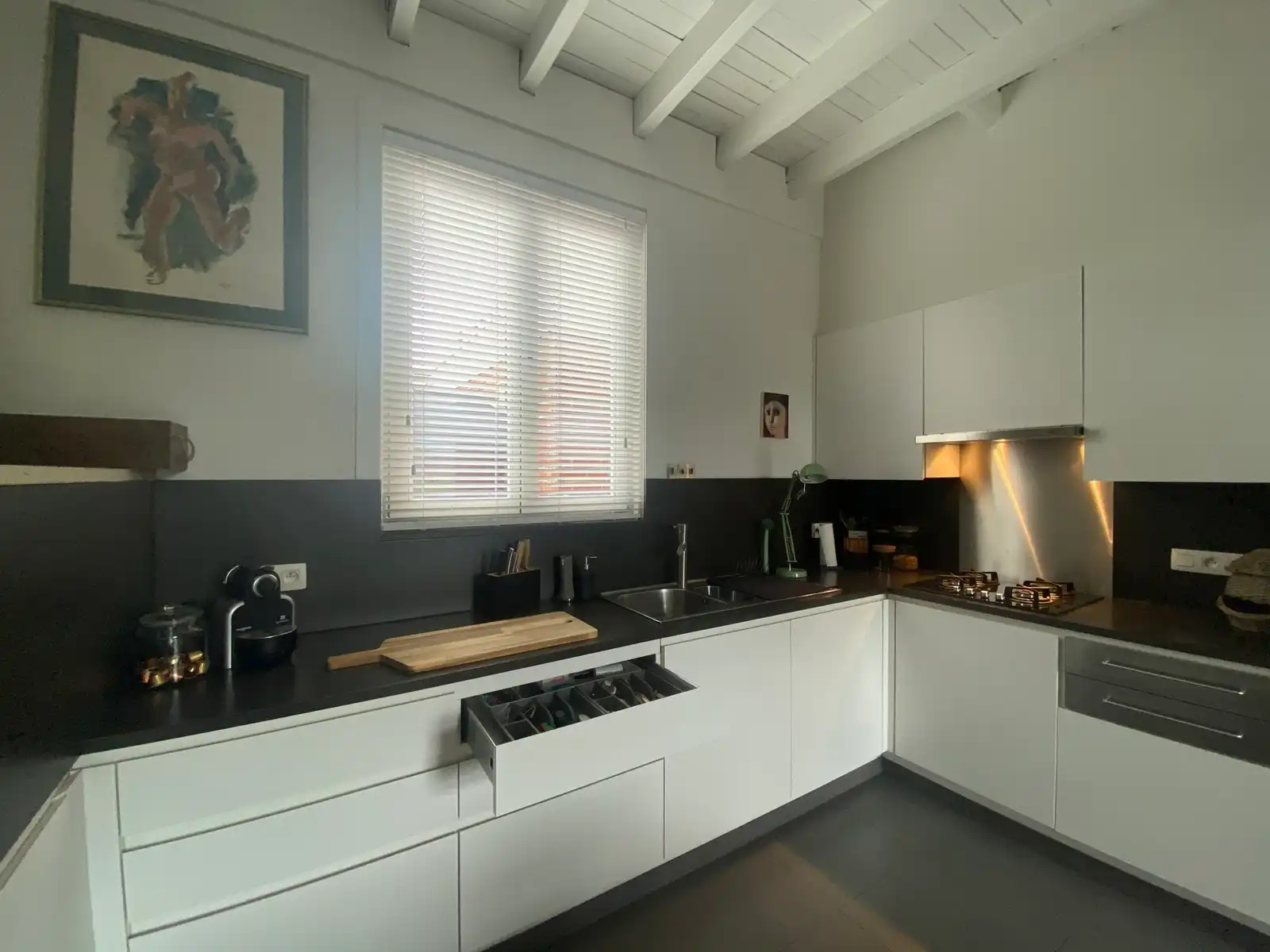 Gemeubeld instapklaar hip huisje !!! foto 9