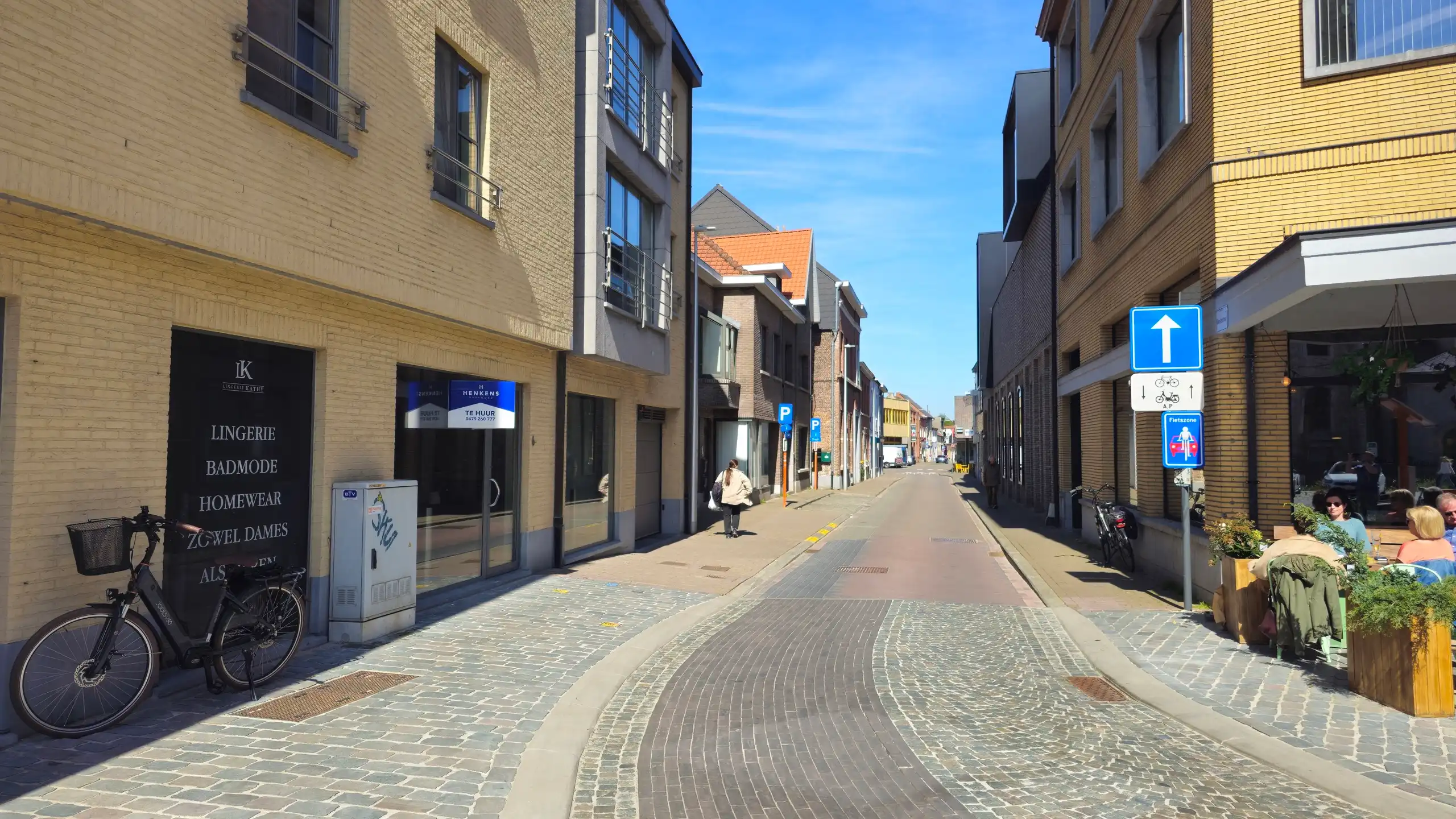 Ruime handelsruimte te huur op de markt van Zele foto 2
