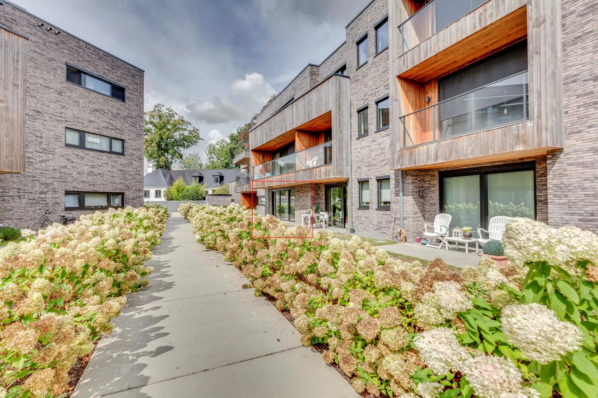 Erkende assistentiewoning met garagebox in een uiterst charmante omgeving foto 3