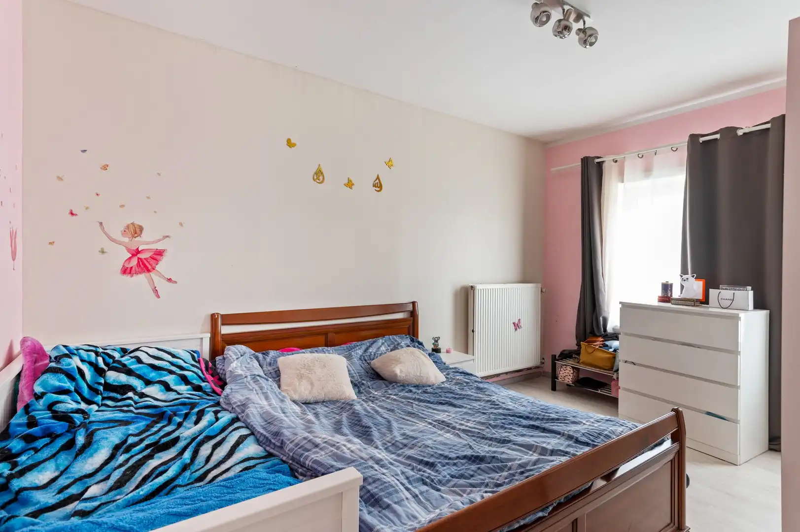 Veelzijdig handelspand met appartement en openbare parking foto 11