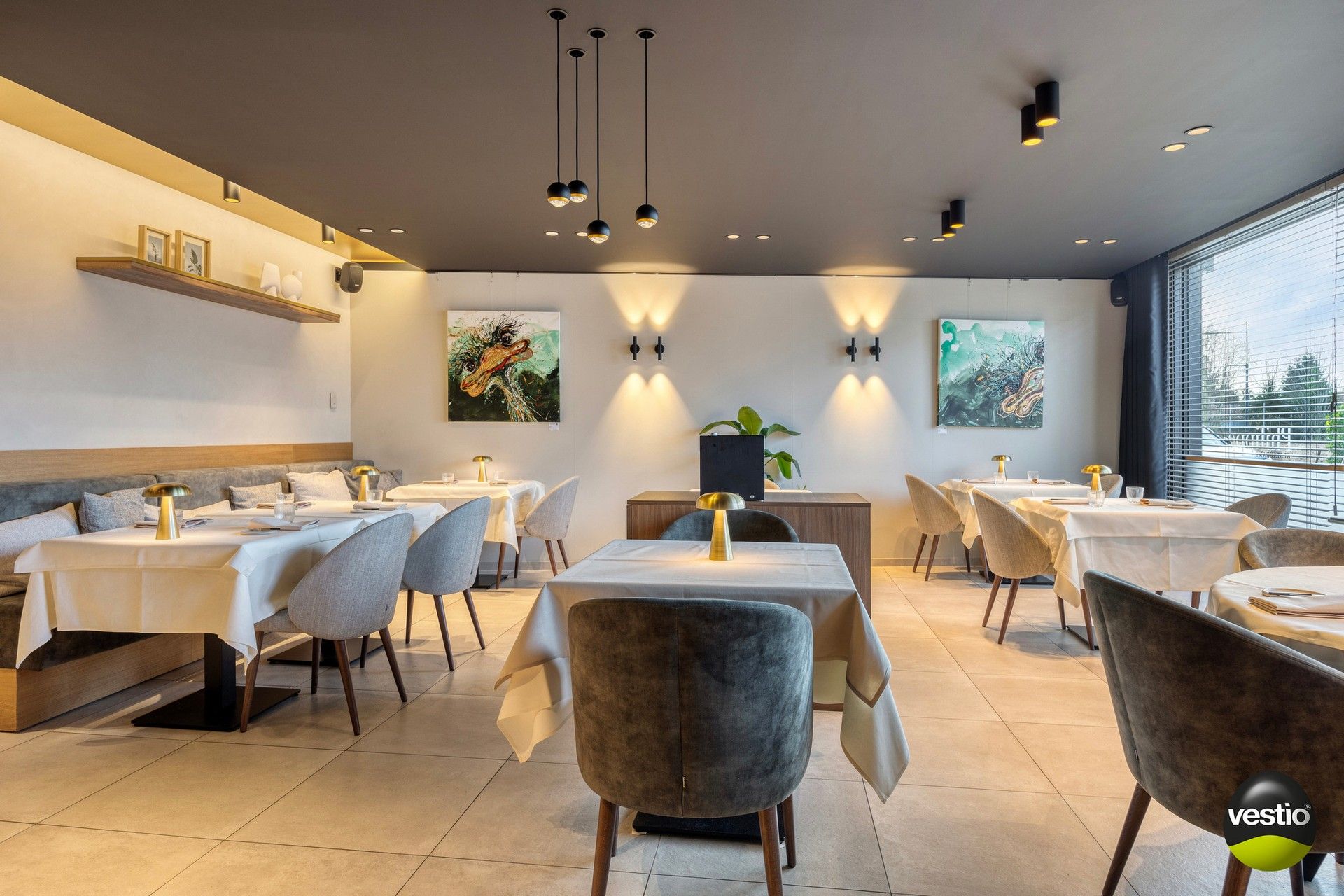 Handelshuis met absolute topligging en verhuurd bovenliggend appartement in hartje Alken. foto 5