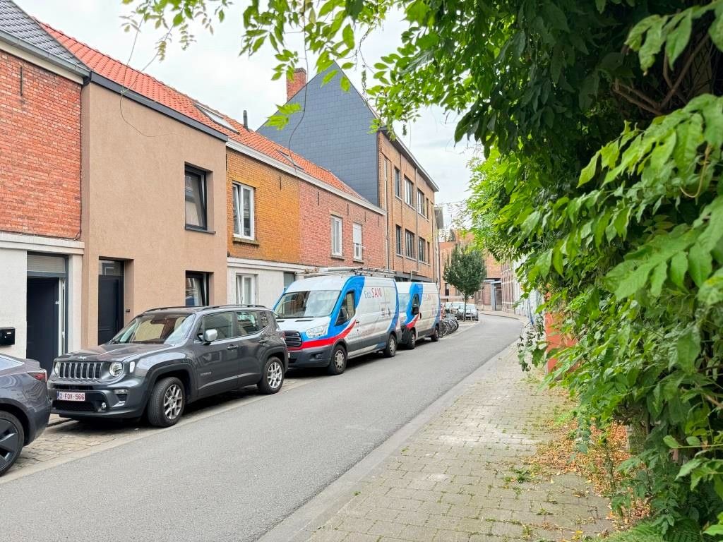 Recent gerenoveerde rijwoning met 2 slaapkamers in centrum Gent foto 1