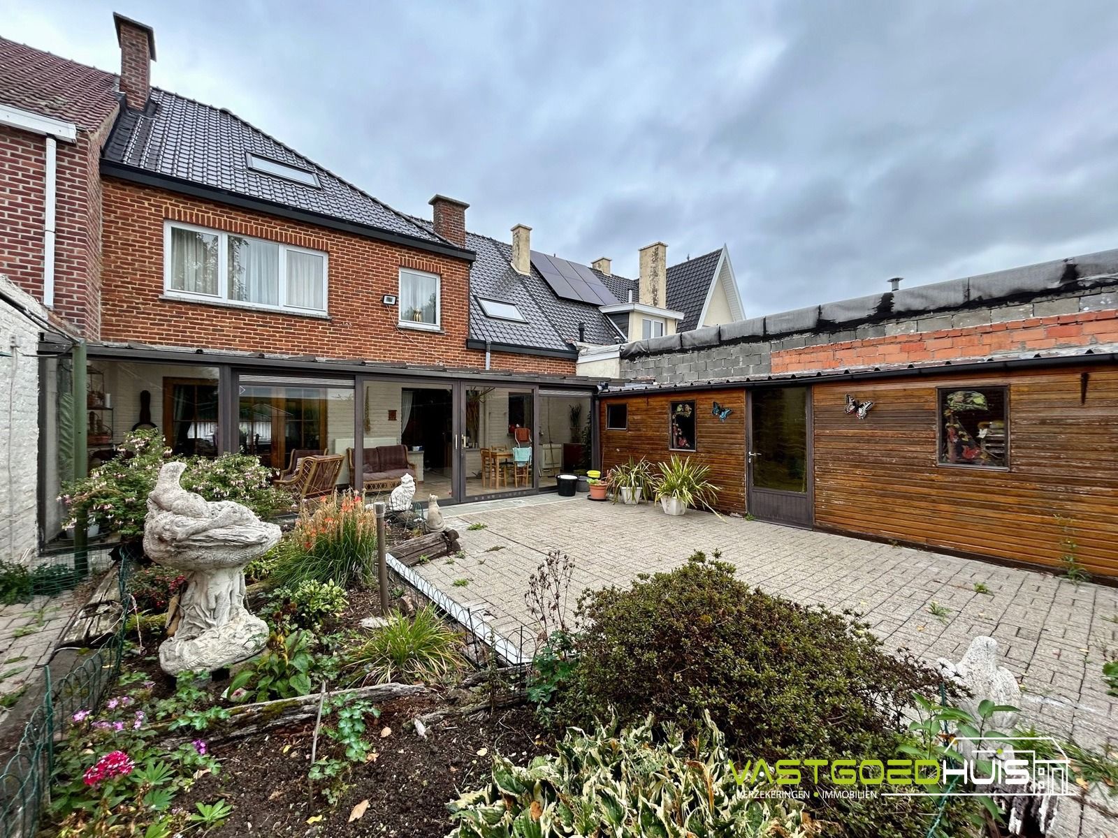 Ruime gezinswoning met garage en tuin foto 25