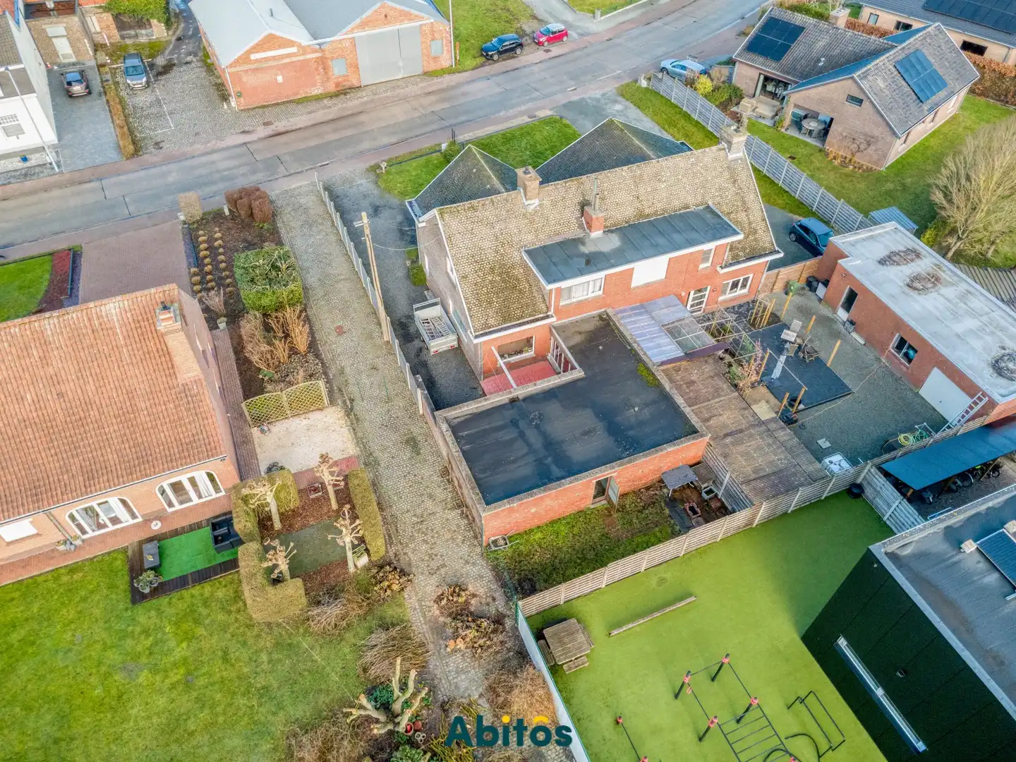 Halfopen woning met ruime opslagruimte foto 21