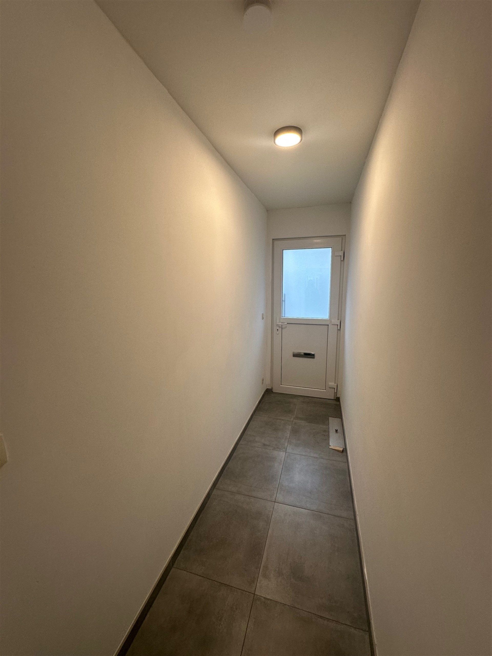 Woning met 2 slaapkamers binnen de stadsrand foto 2