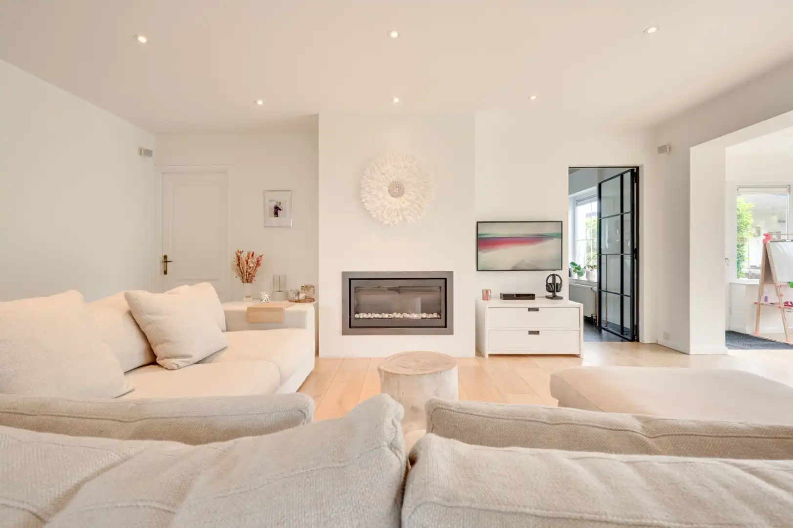 Karaktervolle alleenstaande ruime villa met rondom tuin op korte afstand van het strand  foto 5