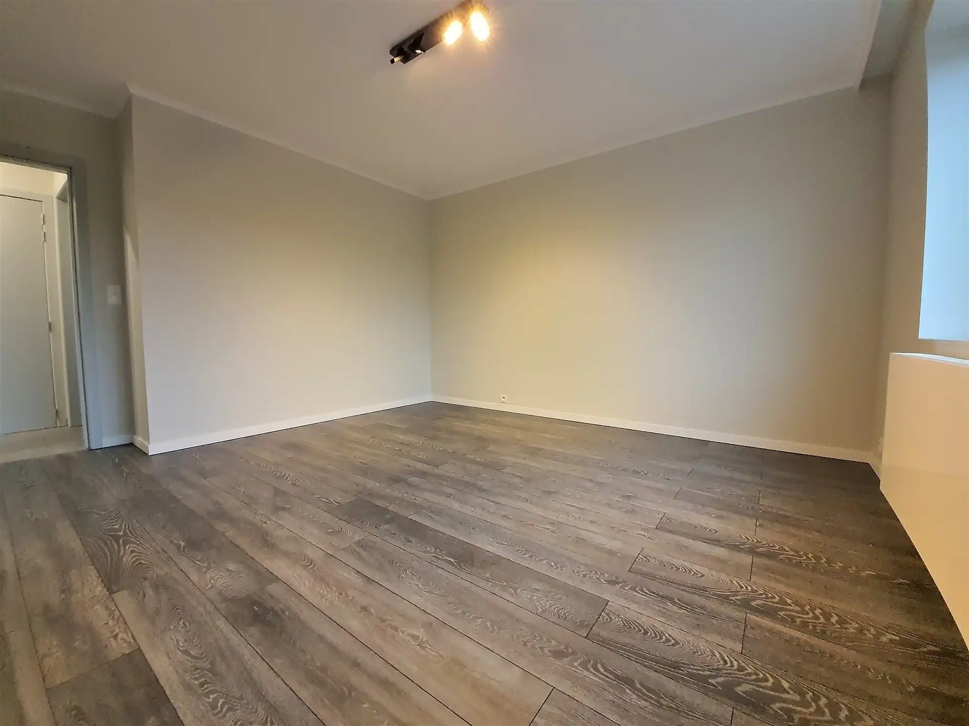 Gerenoveerd appartement met 2 slaapkamers foto 8