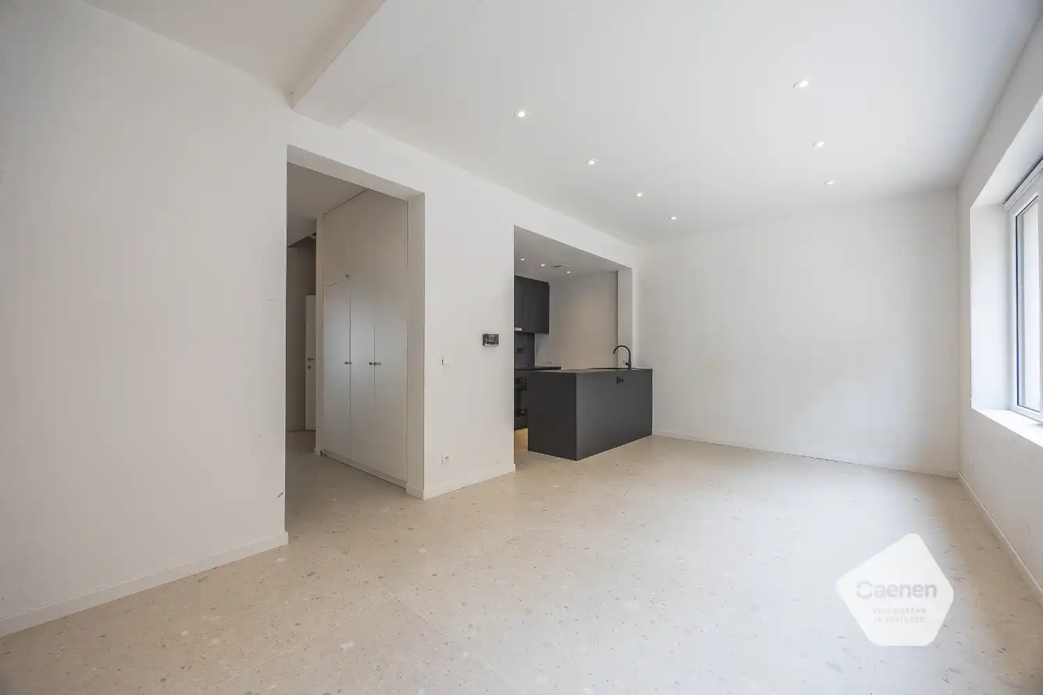 Gerenoveerd appartement te Mariakerke foto 2