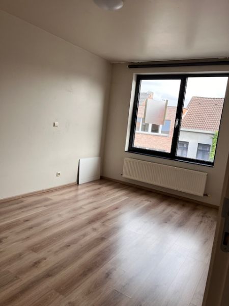 Ruim appartement met terras en binnen autostaanplaats foto 8