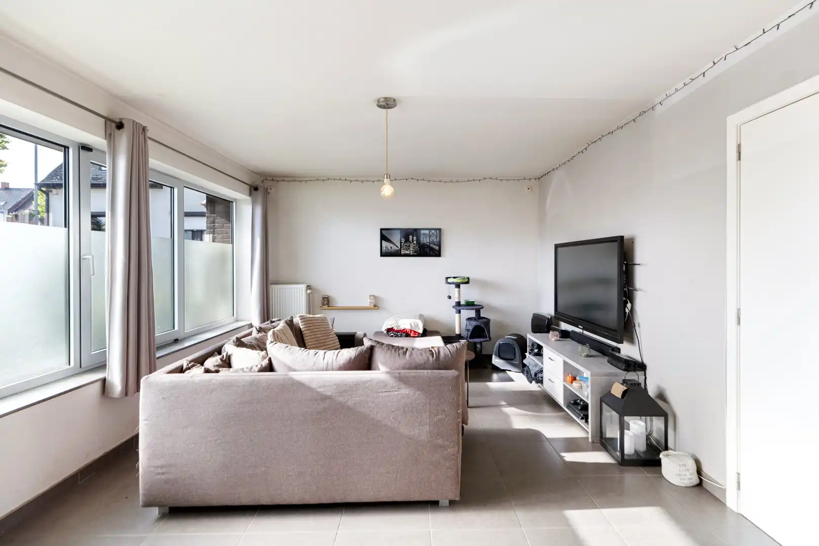 Lichtrijk en gelijkvloers appartement in het hart van Koolskamp foto 3